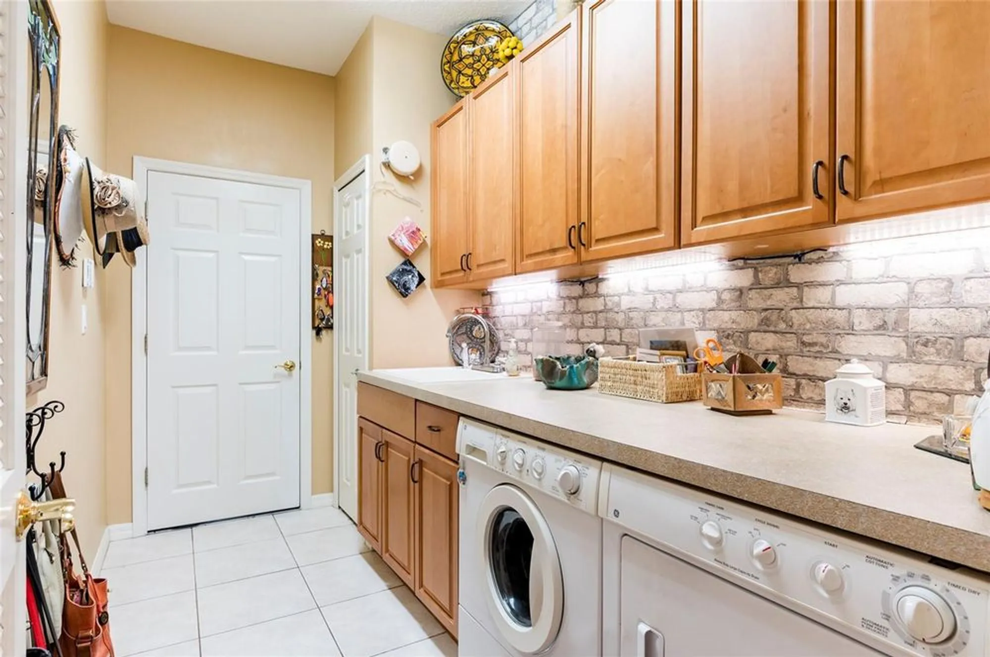 Property Slideshow image 16 of 50 | 4740 carrington cir, Sarasota, FL, 34243