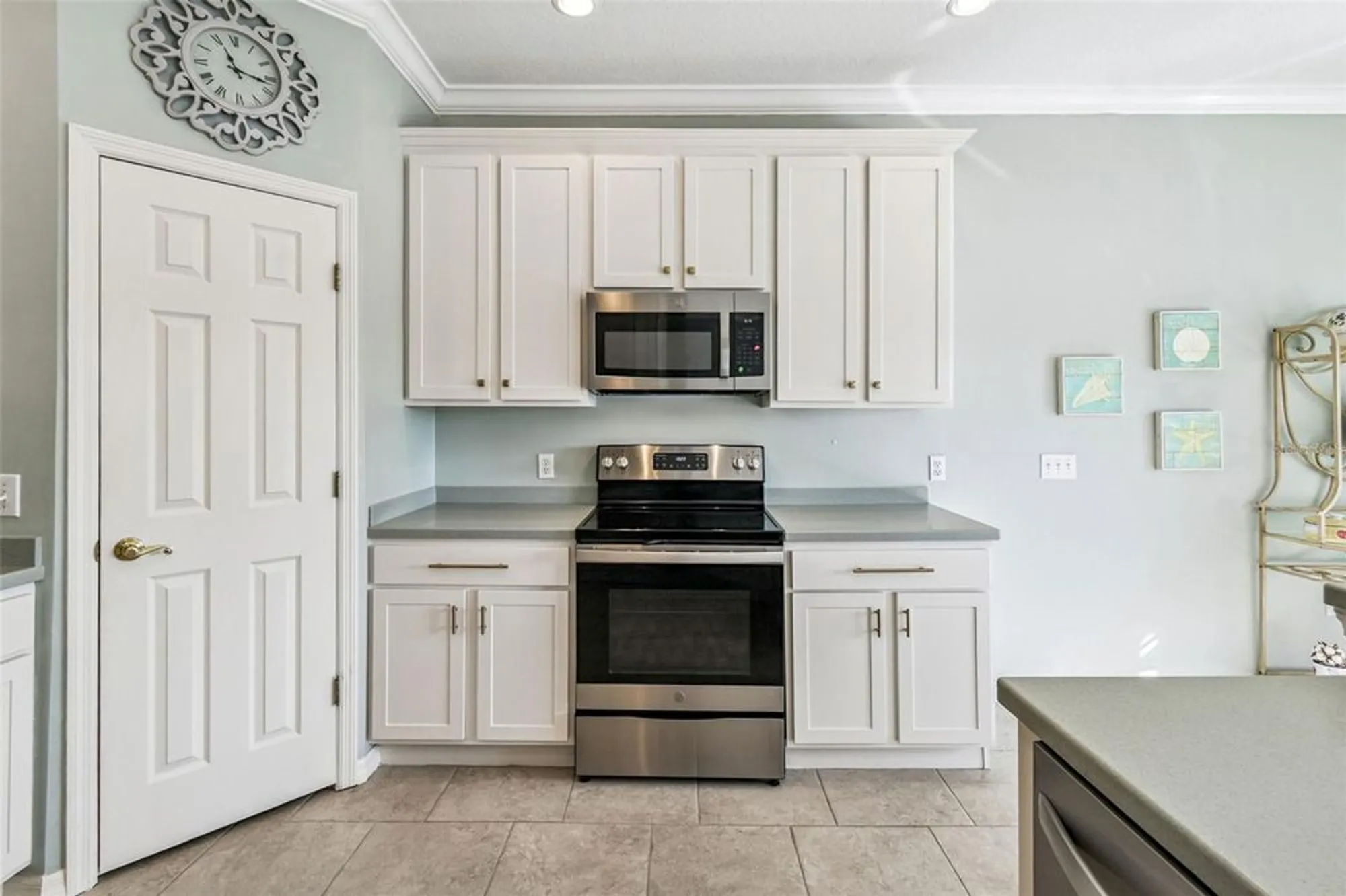 Property Slideshow image 14 of 54 | 219 largo dr, Kissimmee, FL, 34759