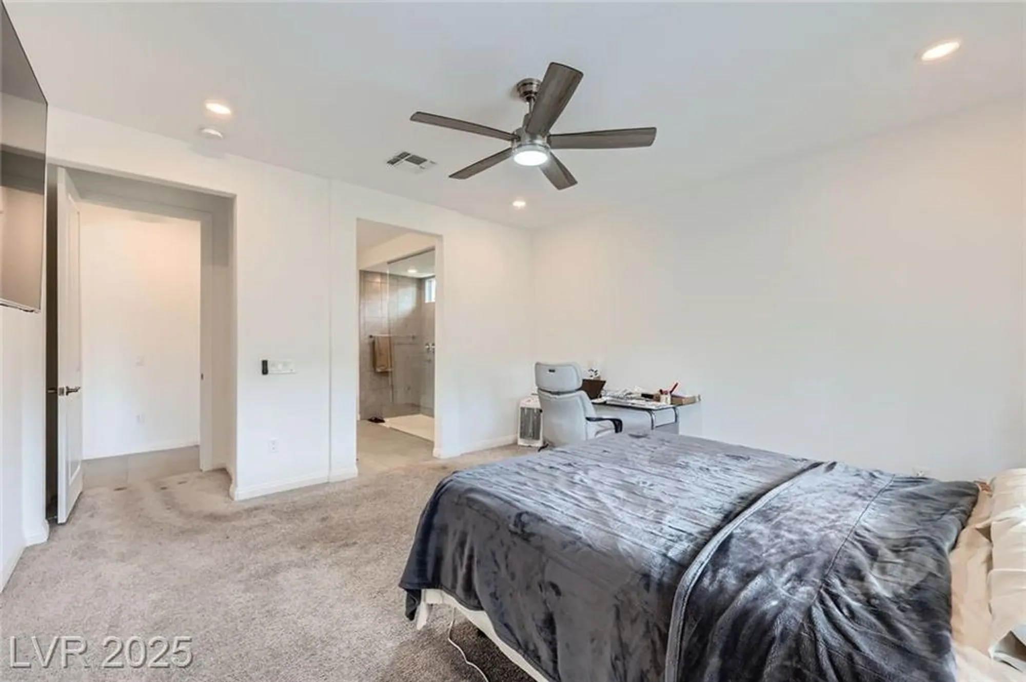 Property Slideshow image 14 of 28 | 6519 summershade st, North Las Vegas, NV, 89086