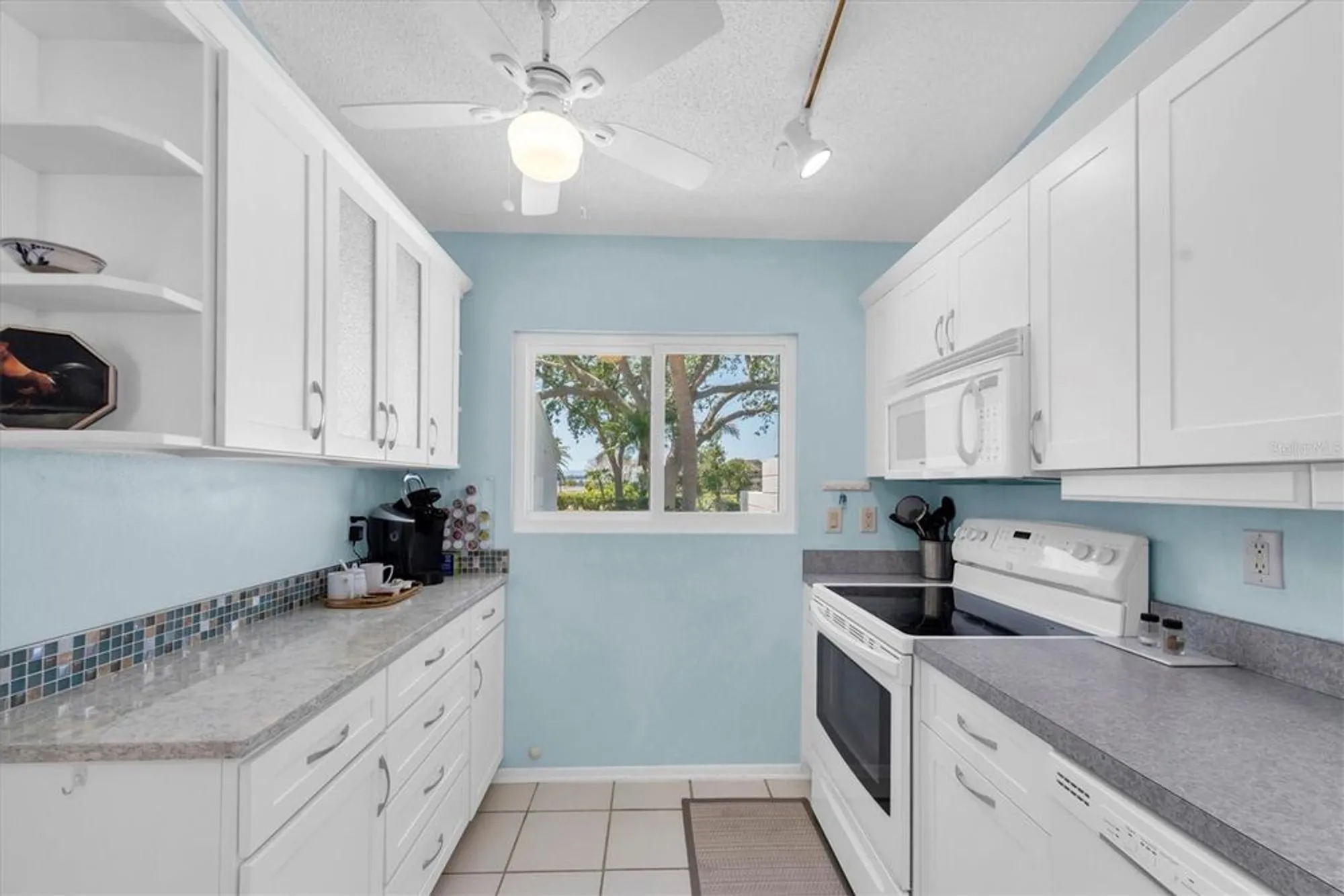 Property Slideshow image 5 of 57 | 801 waterside ln, Bradenton, FL, 34209