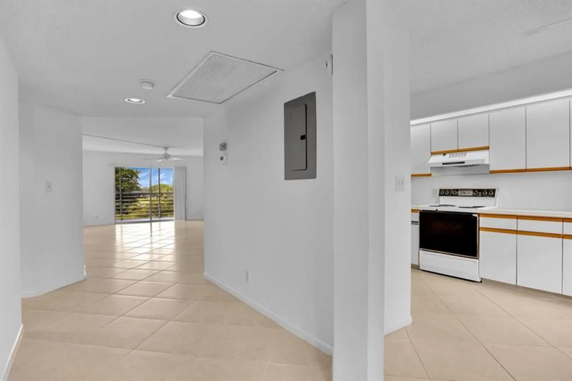 Property Slideshow image 11 of 30 | 1601 abaco dr d4, Coconut Creek, FL, 33066