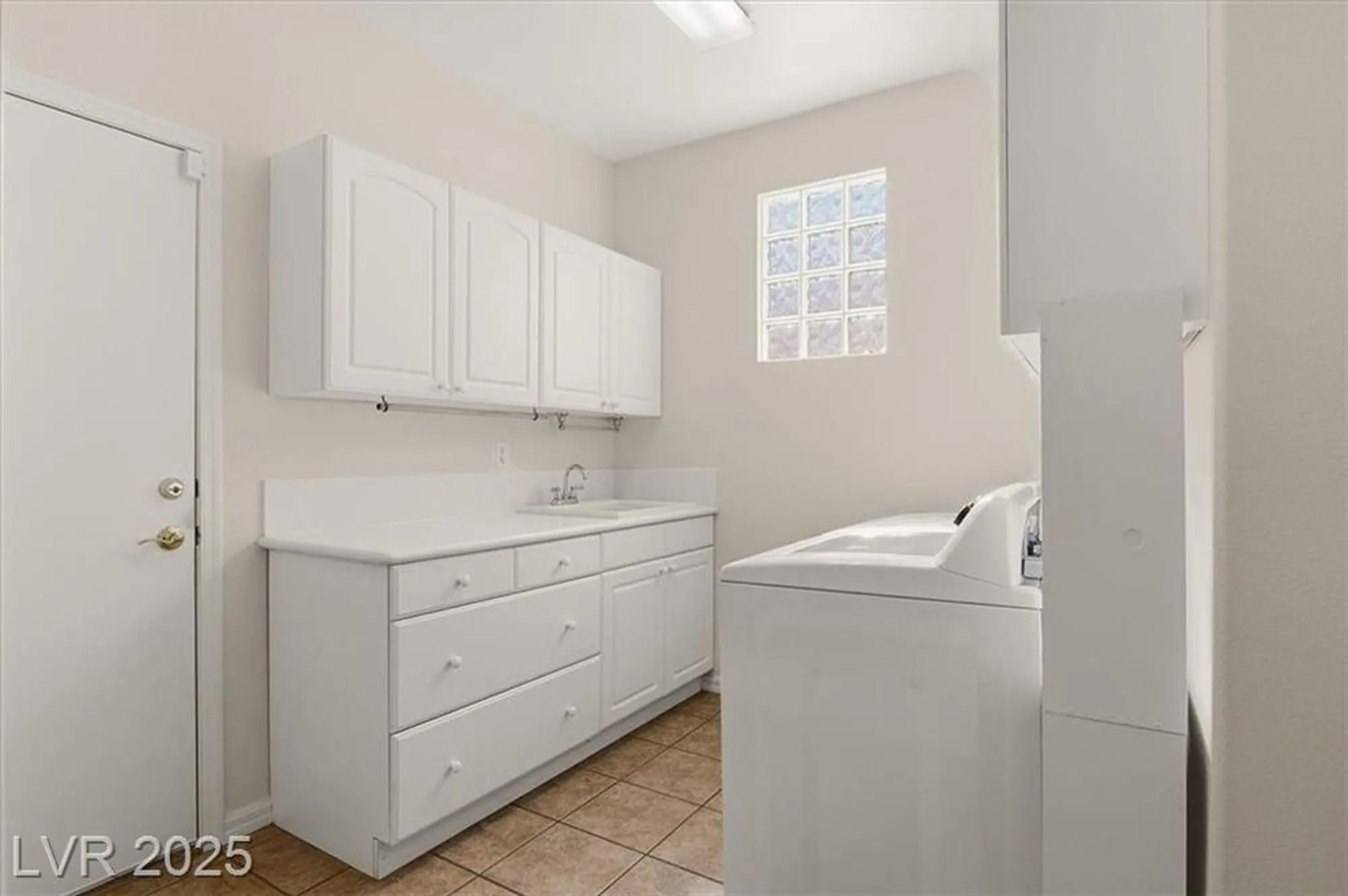 Property Slideshow image 14 of 45 | 4639 denaro dr, Las Vegas, NV, 89135