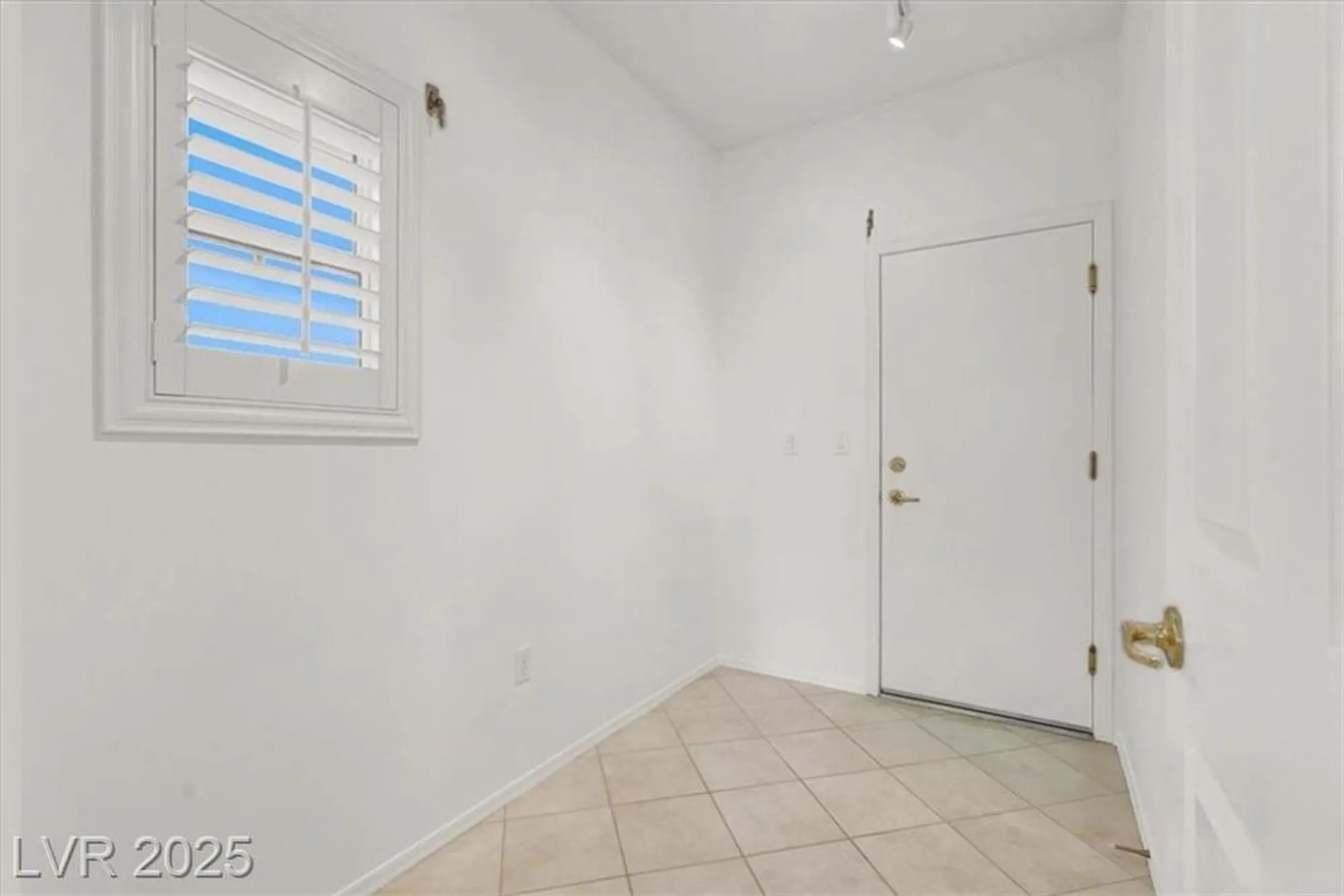 Property Slideshow image 21 of 41 | 10713 brinkwood ave, Las Vegas, NV, 89134