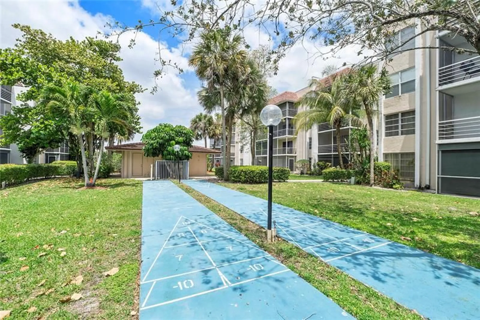 Property Slideshow image 28 of 31 | 3776 inverrary blvd, Lauderhill, FL, 33319