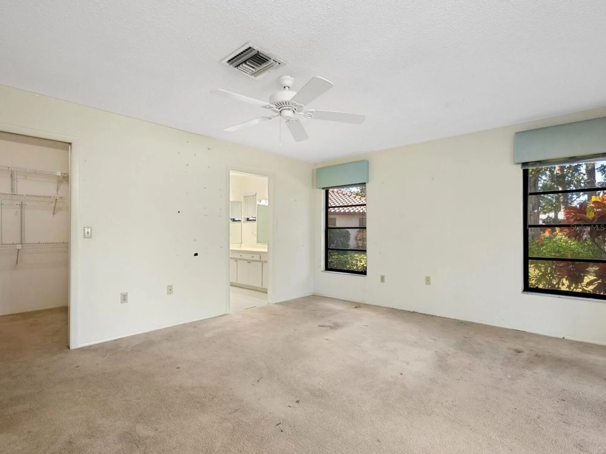 Property Slideshow image 20 of 53 | 5450 golf pointe dr, Sarasota, FL, 34243