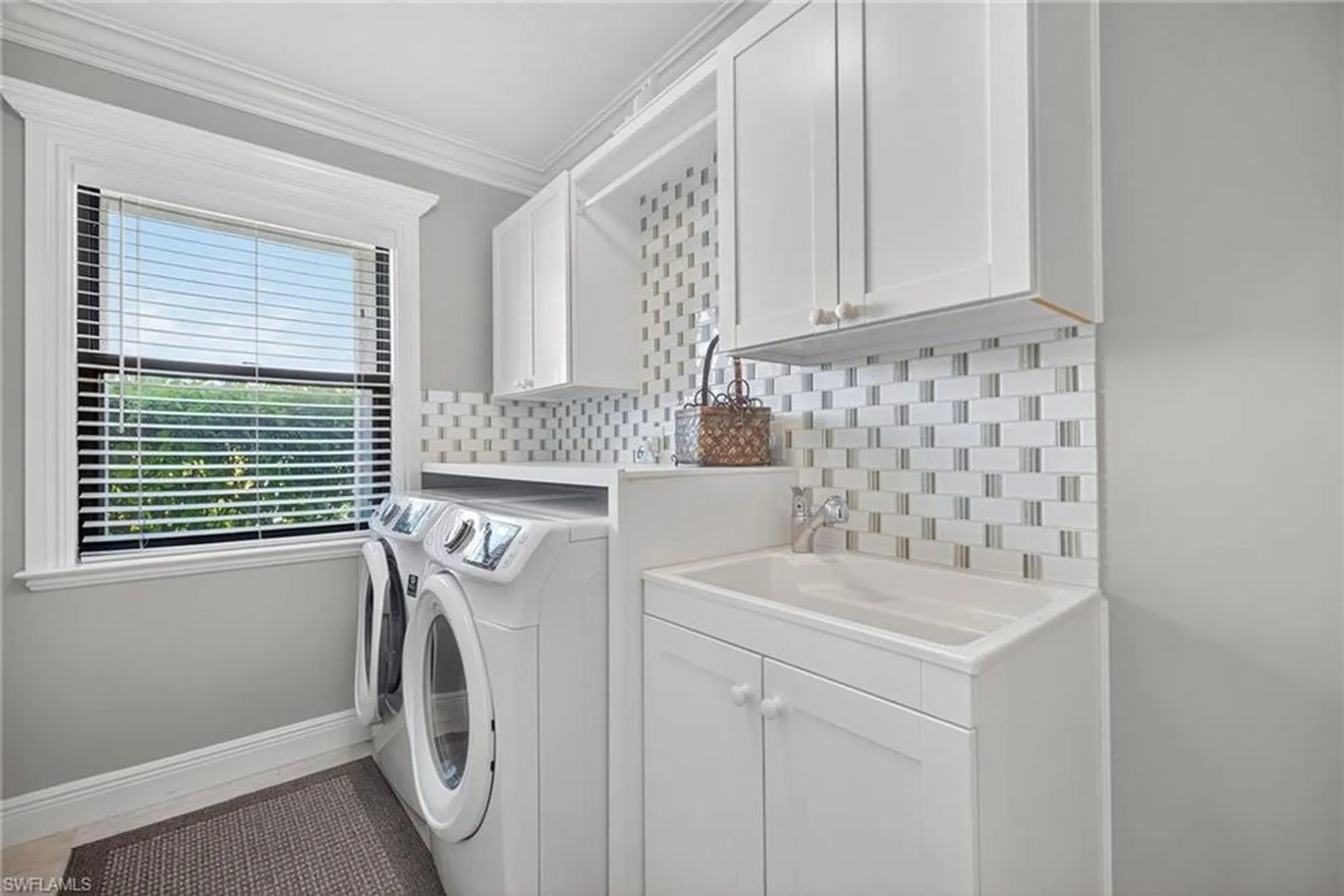Property Slideshow image 21 of 27 | 150 estelle dr, Naples, FL, 34112