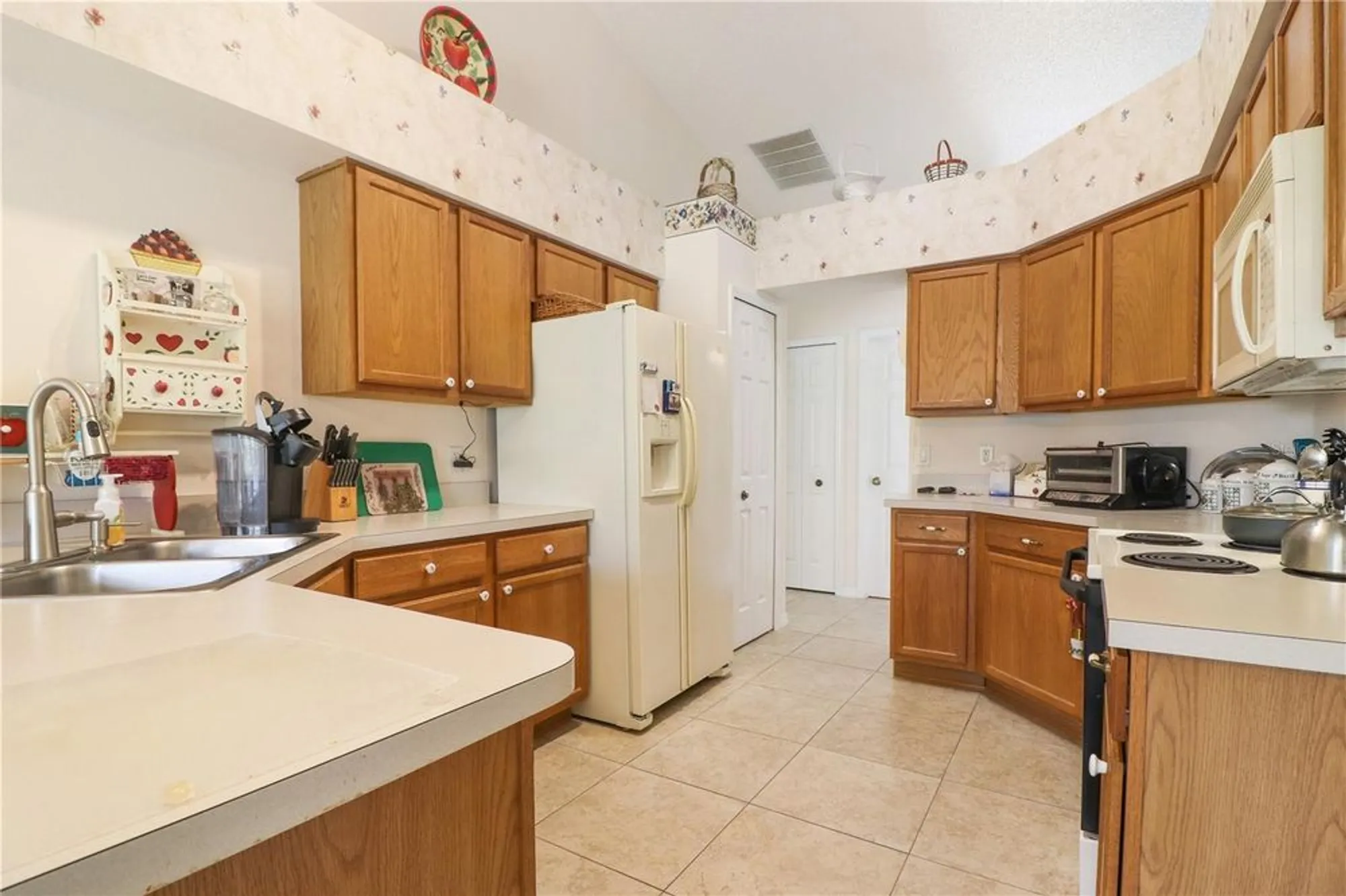 Property Slideshow image 6 of 22 | 25339 crestwater dr, Leesburg, FL, 34748