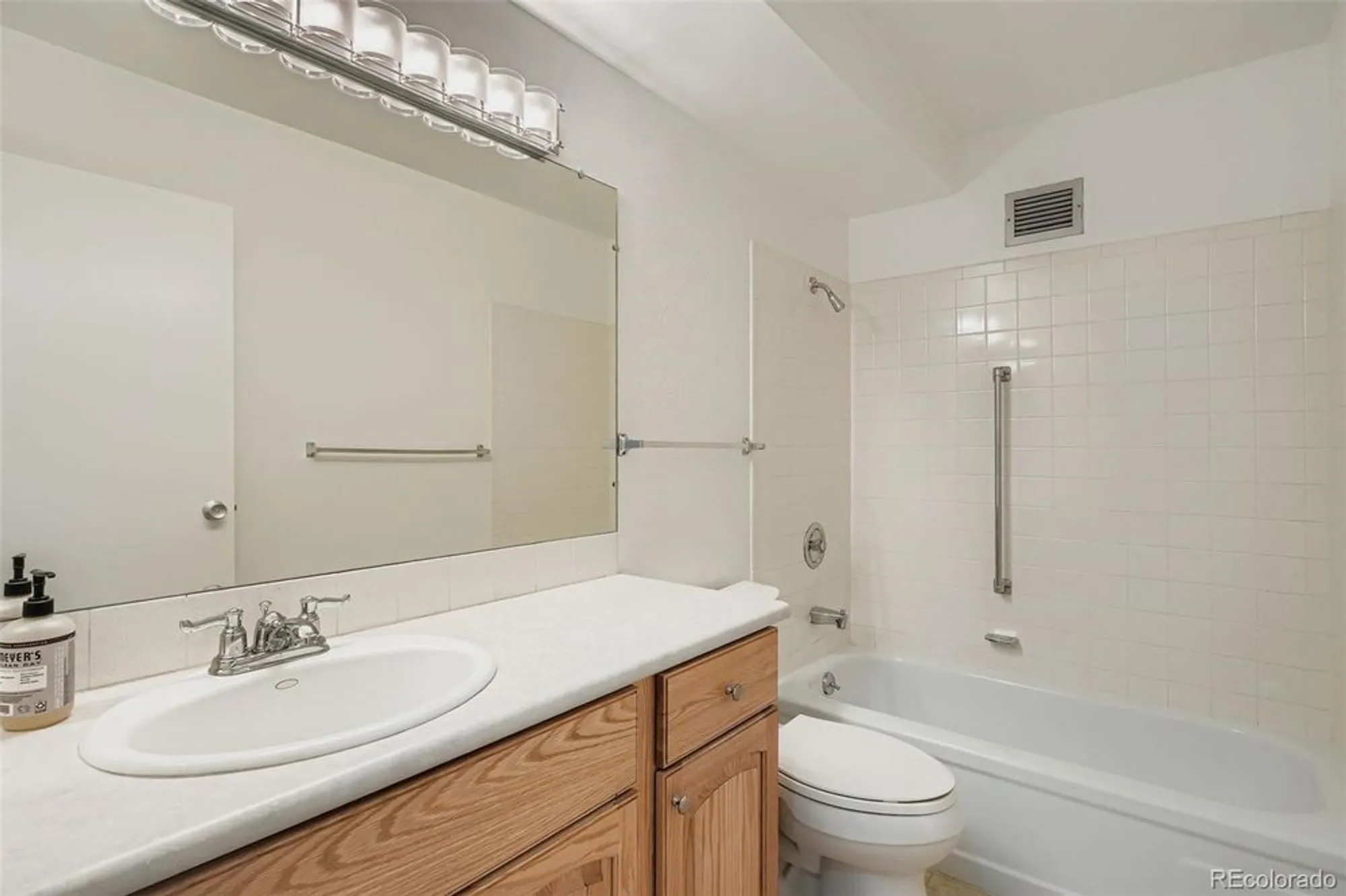 Property Slideshow image 13 of 27 | 495 s dayton st apt 3b, Denver, CO, 80247