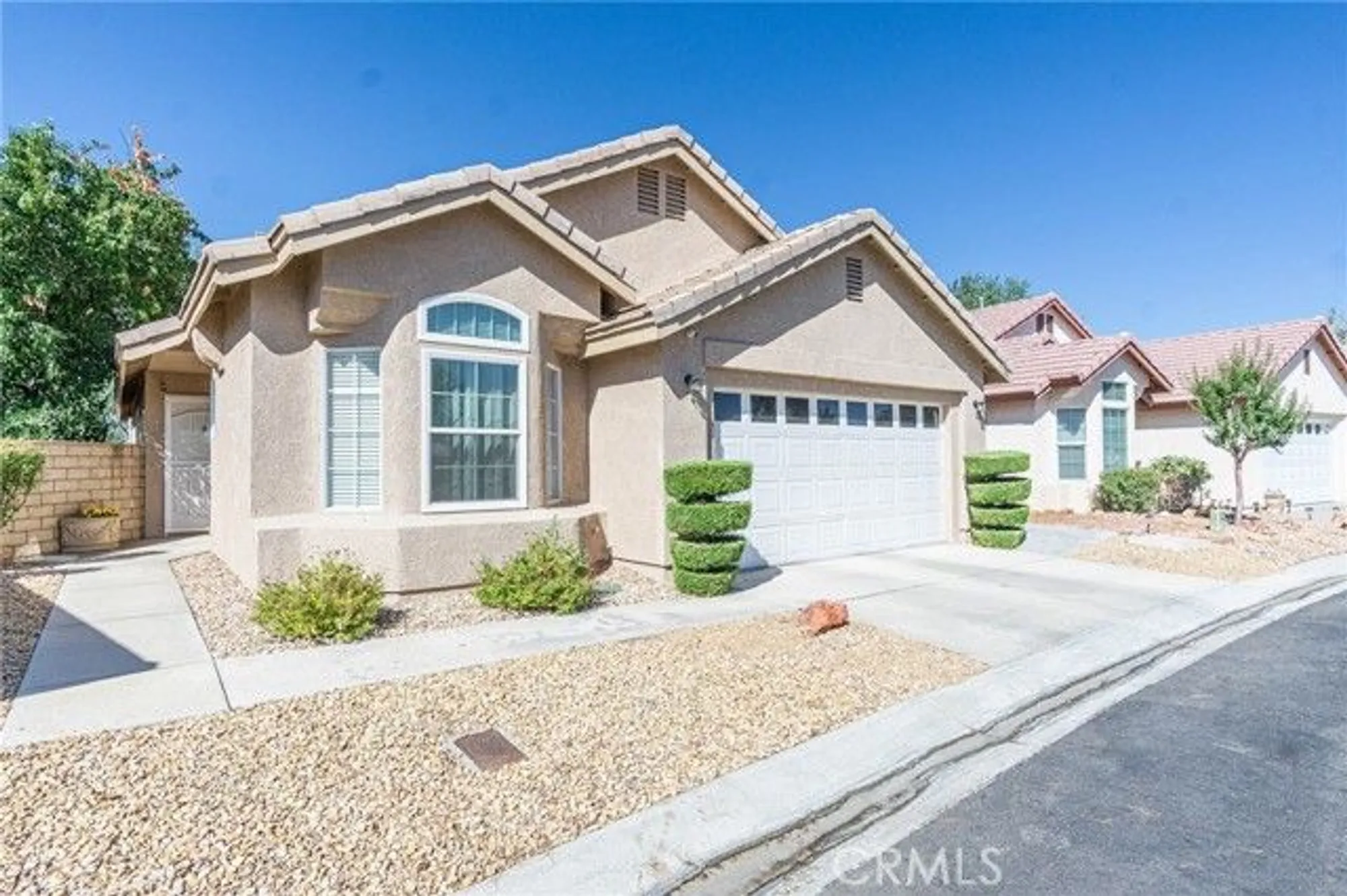 Property Slideshow image 2 of 43 | 11342 sawgrass bnd, Apple Valley, CA, 92308