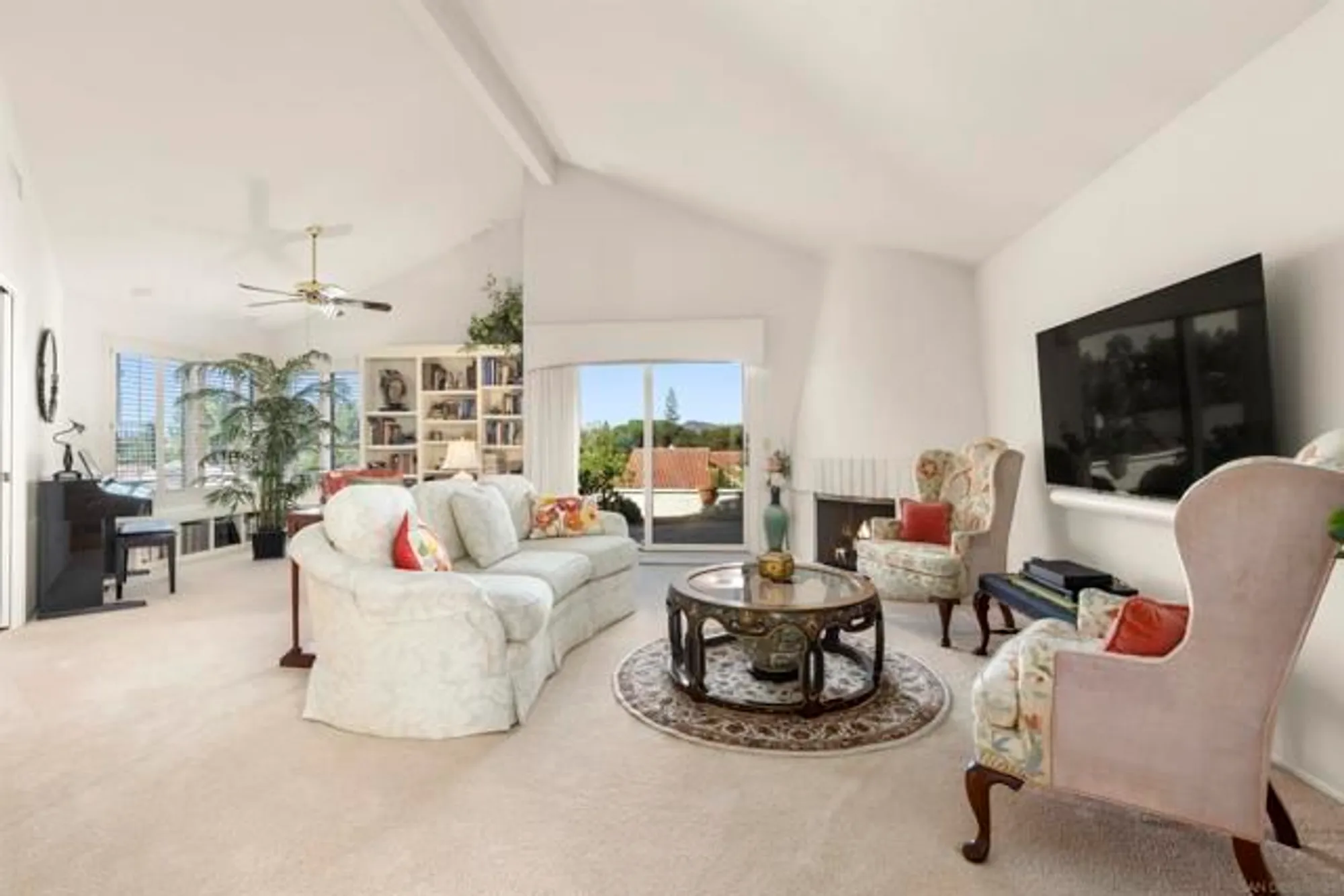 Property Slideshow image 4 of 75 | 17632 caminito hercuba, San Diego, CA, 92128