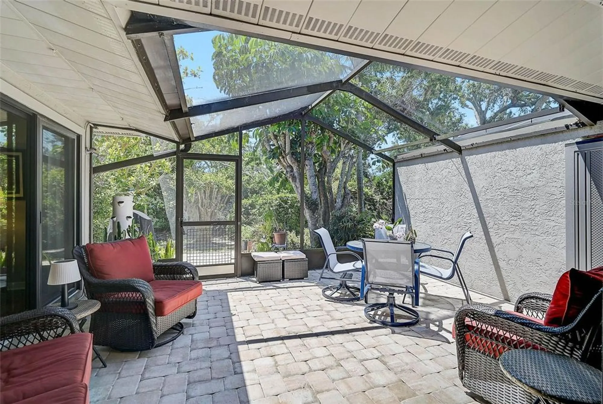 Property Slideshow image 37 of 61 | 3890 wilshire cir 27, Sarasota, FL, 34238