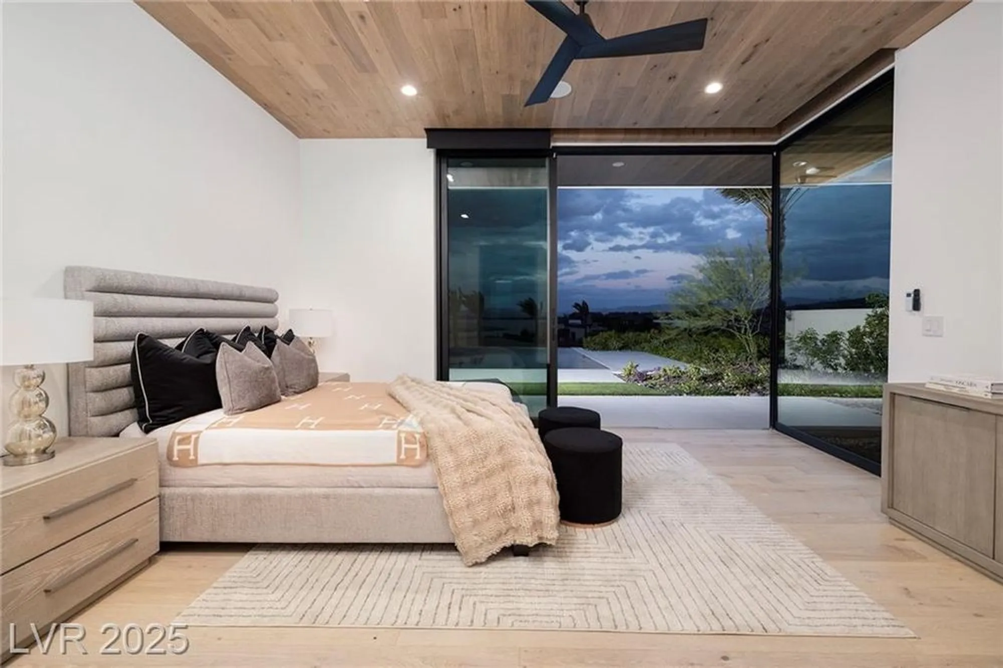 Property Slideshow image 32 of 66 | 12 rainbow point pl, Henderson, NV, 89011