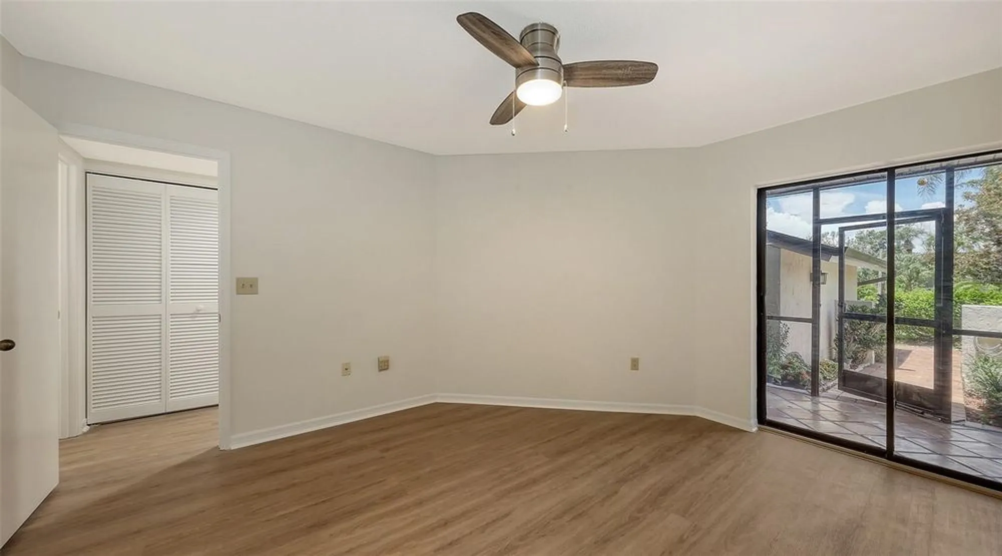 Property Slideshow image 25 of 39 | 5223 heron way # 104, Sarasota, FL, 34231