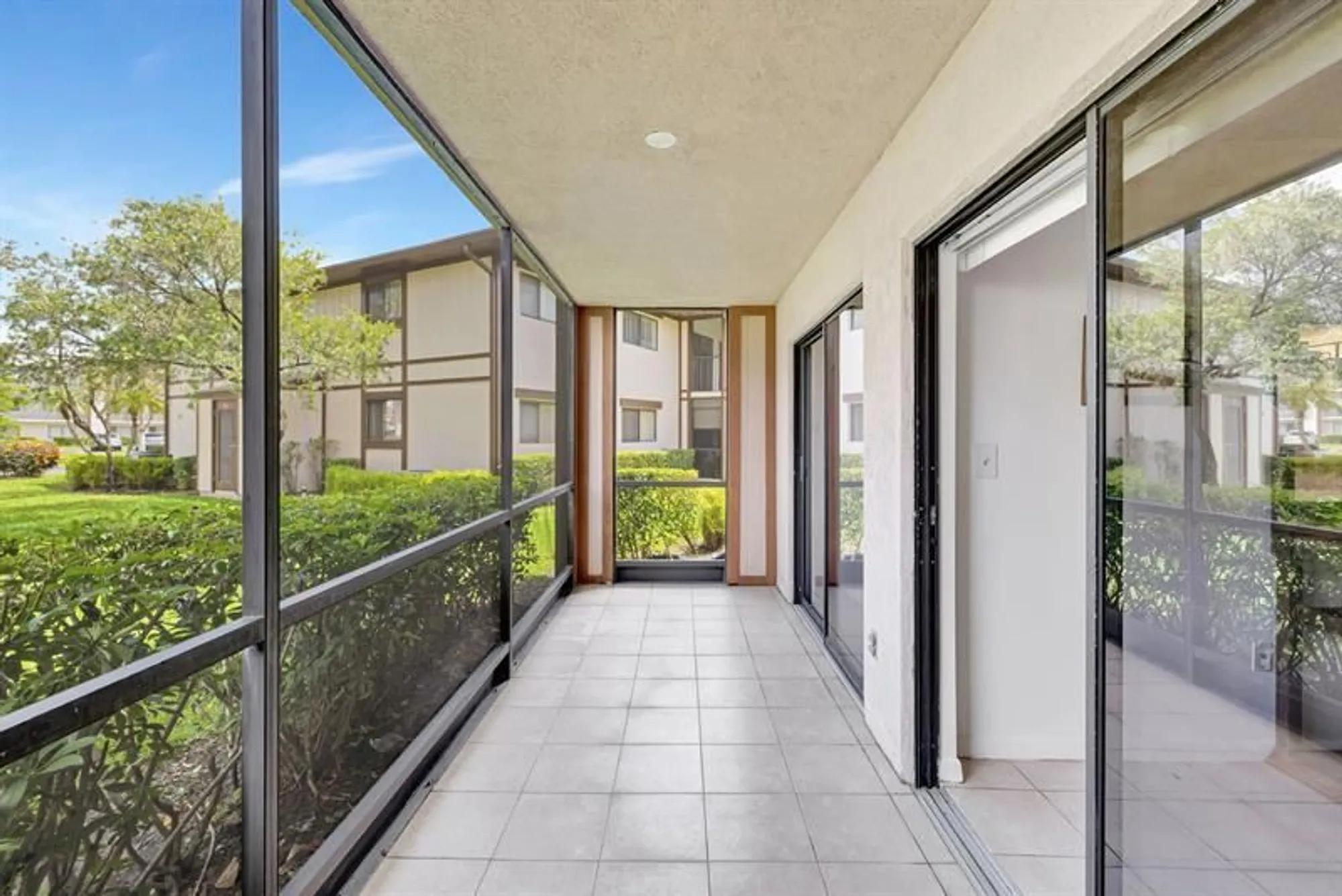 Property Slideshow image 16 of 25 | 9460 s belfort cir # l3-111, Tamarac, FL, 33321