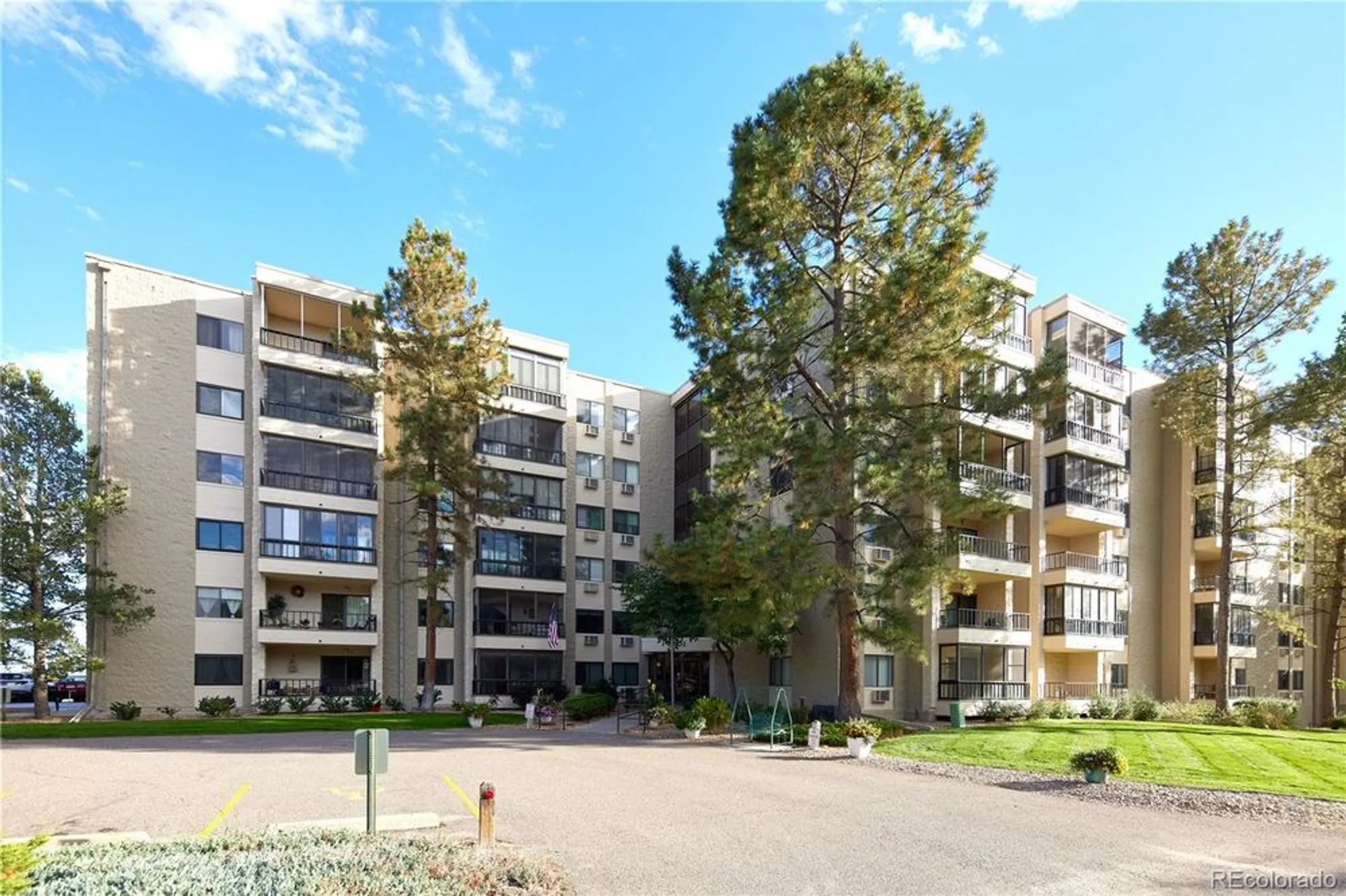 Property Slideshow image 4 of 45 | 13902 e marina dr apt 610, Aurora, CO, 80014