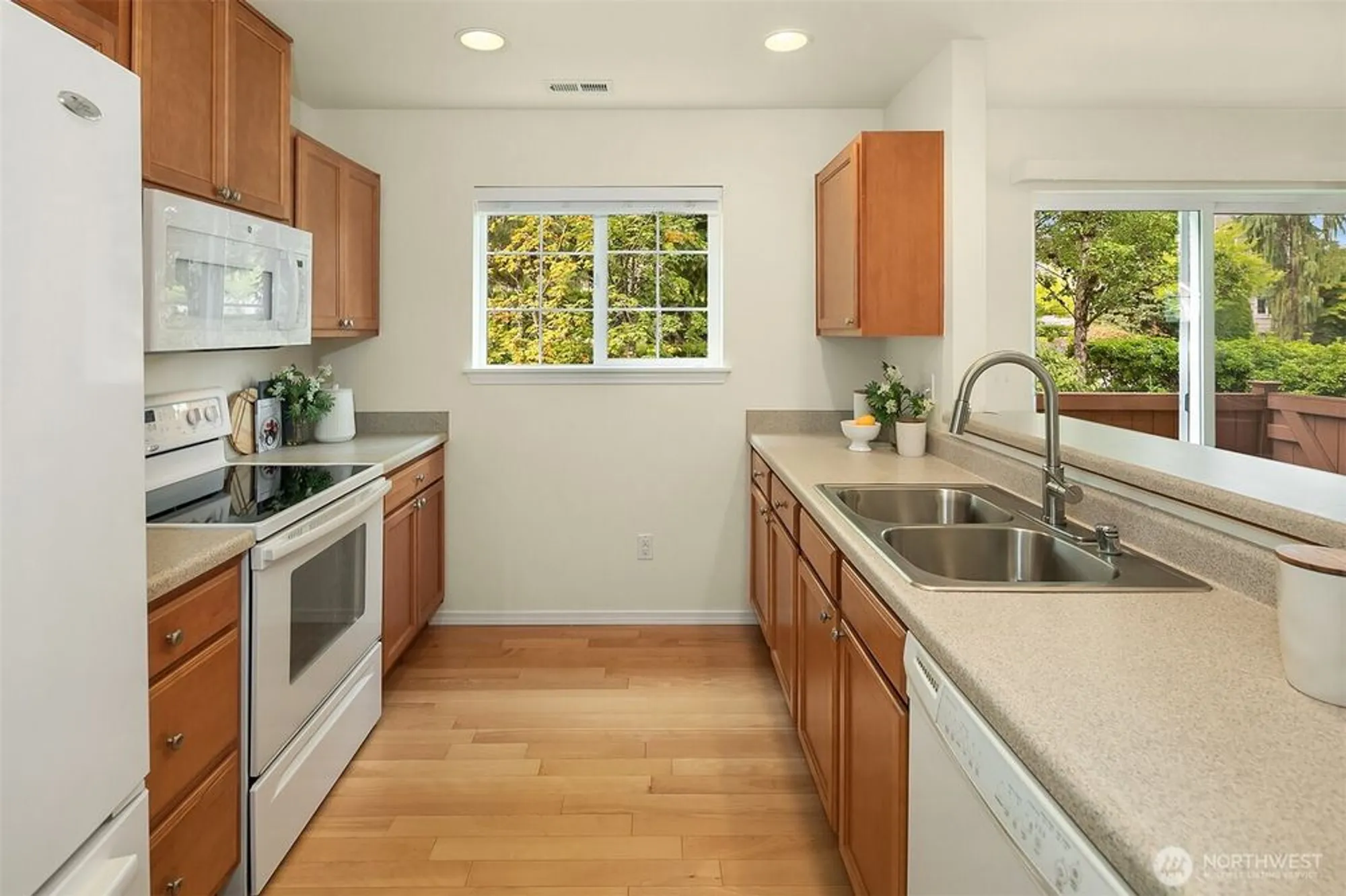 Property Slideshow image 6 of 15 | 23905 ne 113th ln # 4, Redmond, WA, 98053