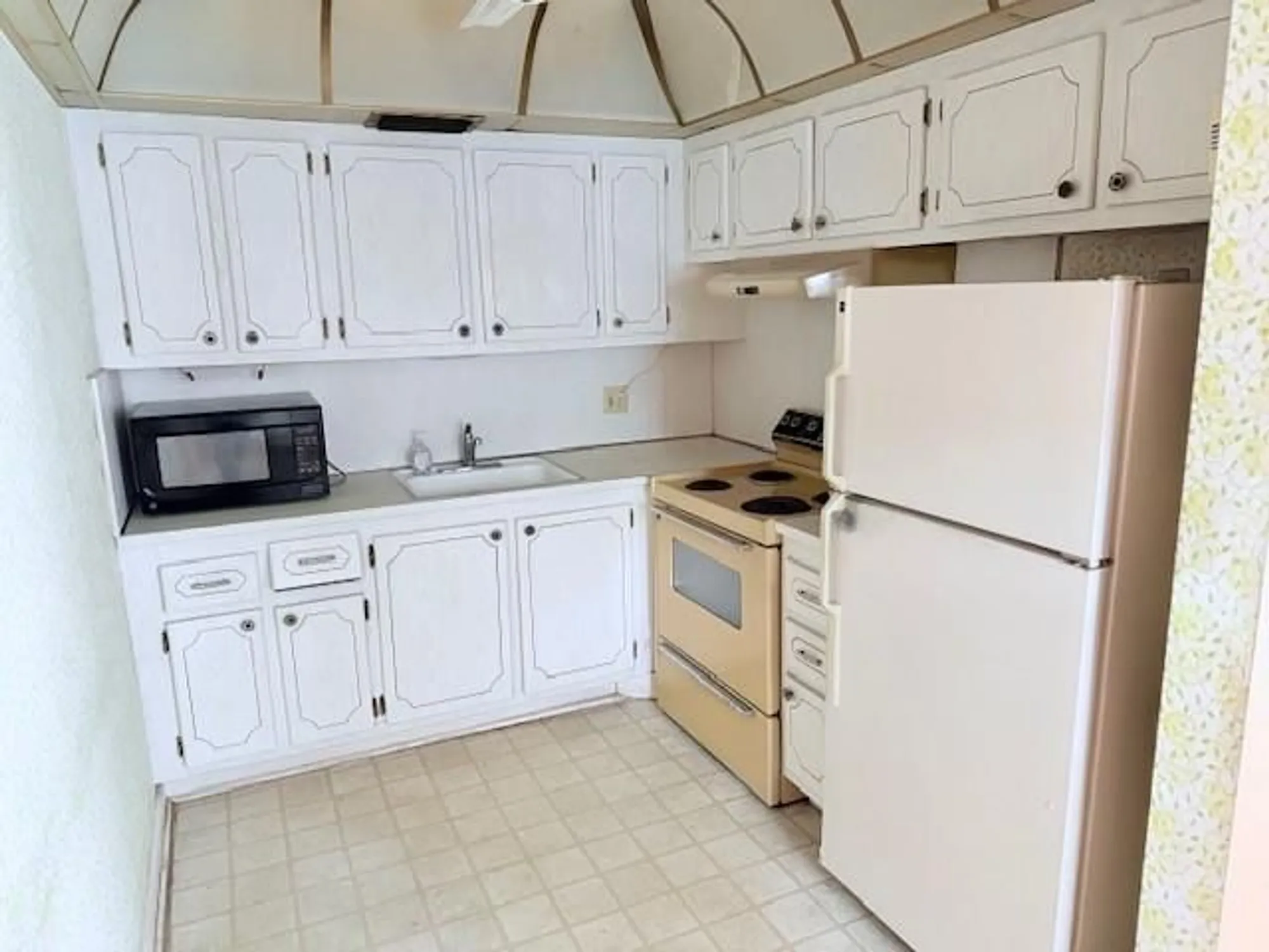 Property Slideshow image 2 of 37 | 103 newport f # 103, Deerfield Beach, FL, 33442