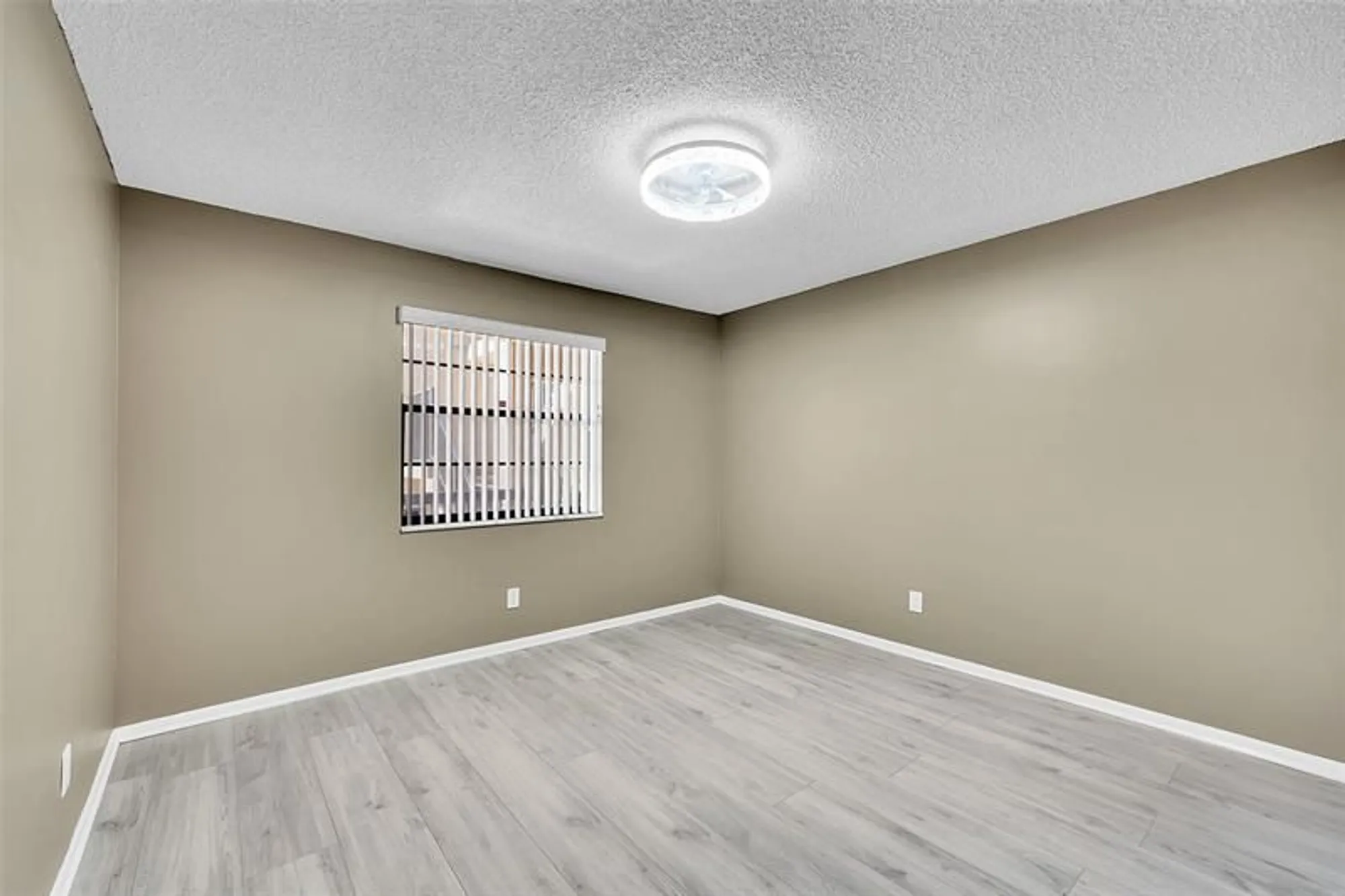 Property Slideshow image 16 of 30 | 4950 e sabal palm blvd 302, Tamarac, FL, 33319