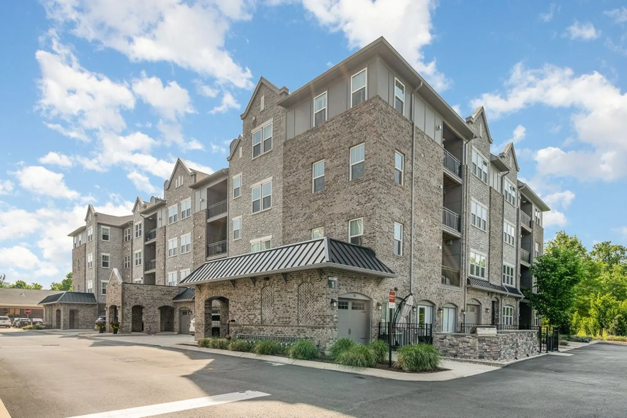Property Slideshow image 2 of 25 | 141 saundersville rd apt 1308, Hendersonville, TN, 37075