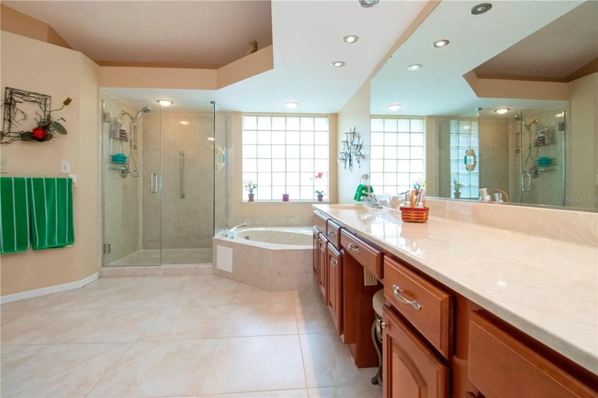 Property Slideshow image 32 of 61 | 2039 berry roberts dr, Sun City Center, FL, 33573