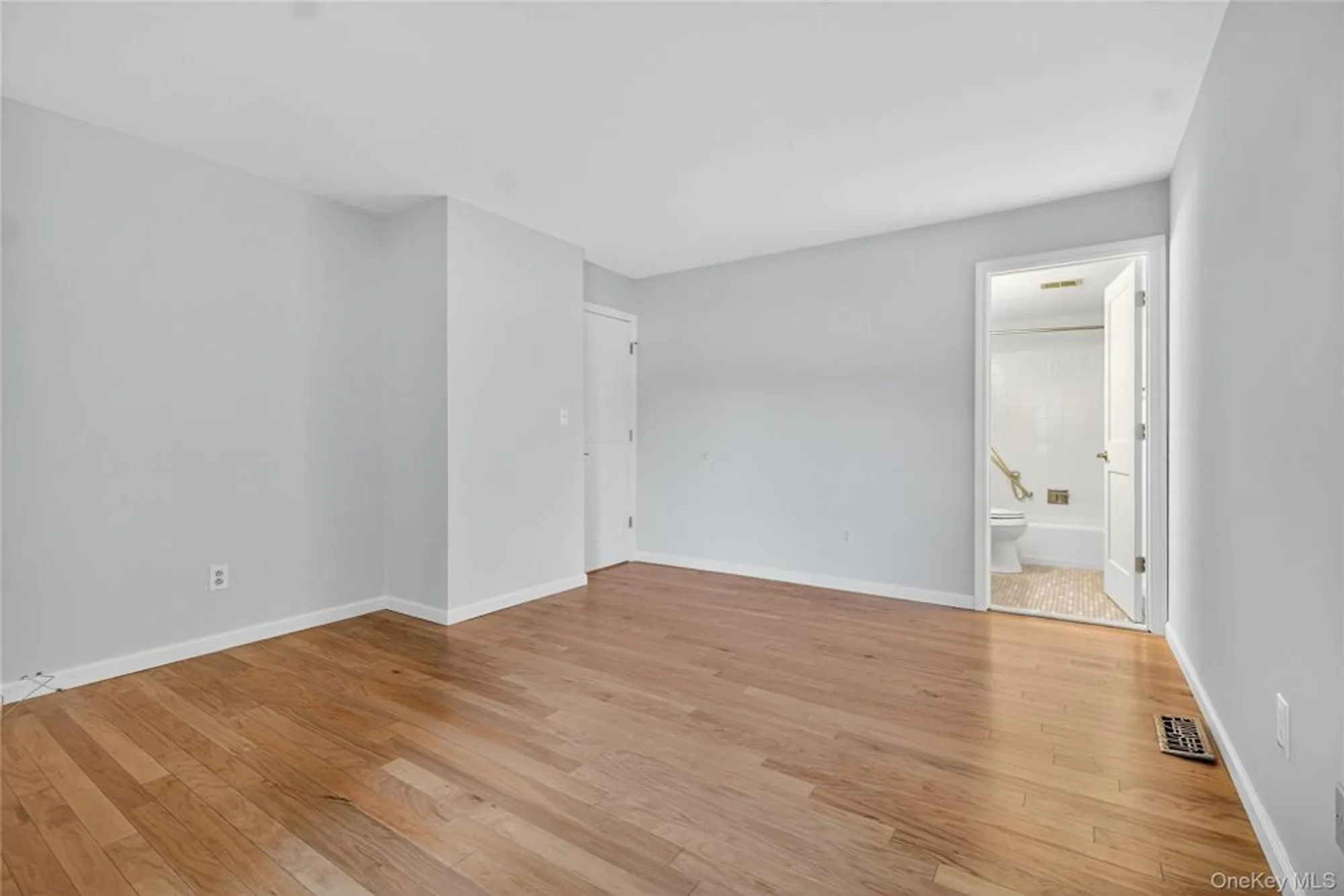 Property Slideshow image 25 of 44 | 41 jefferson oval b, Yorktown Heights, NY, 10598