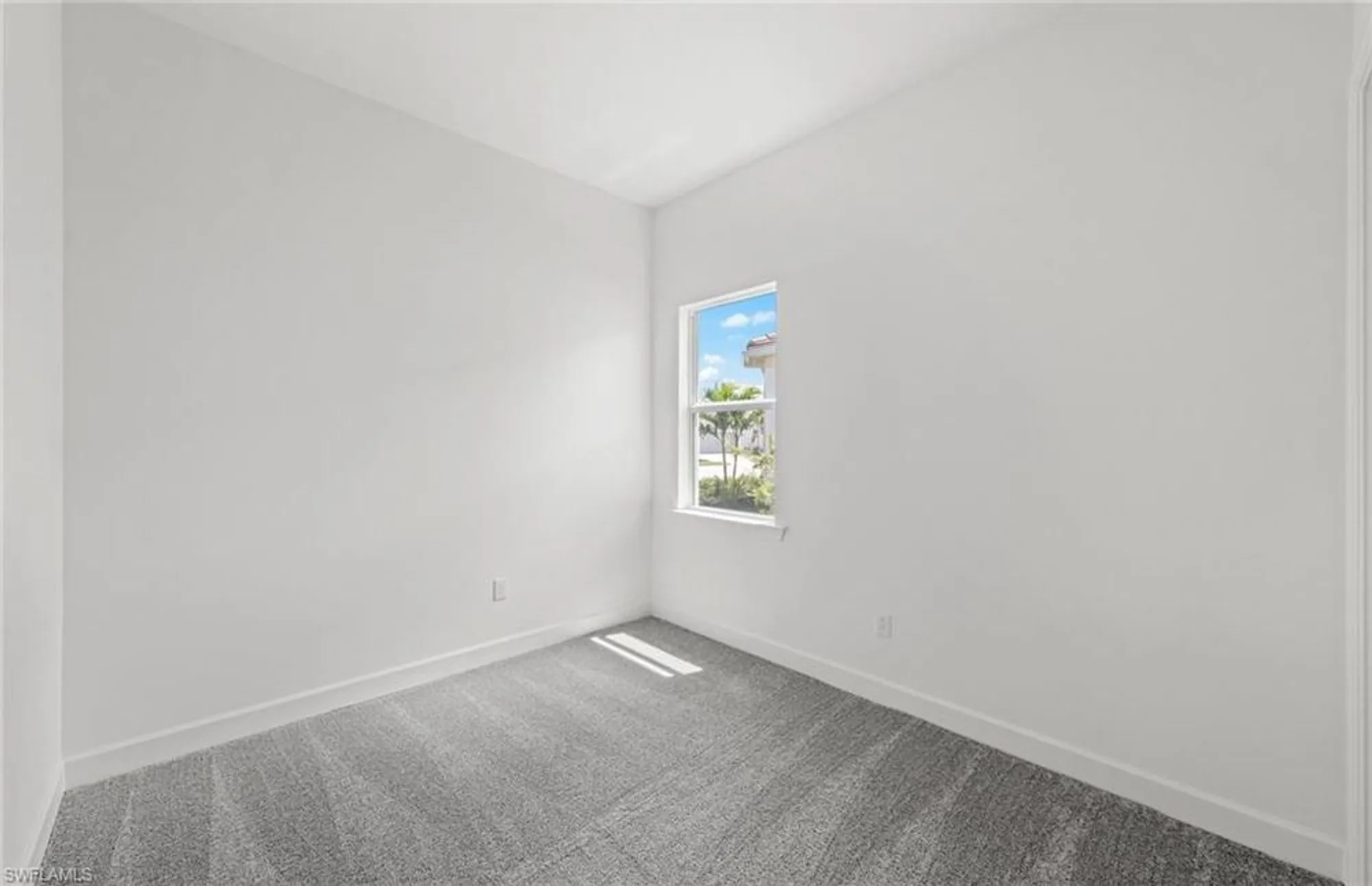 Property Slideshow image 14 of 25 | 20024 nickel trl, Alva, FL, 33920