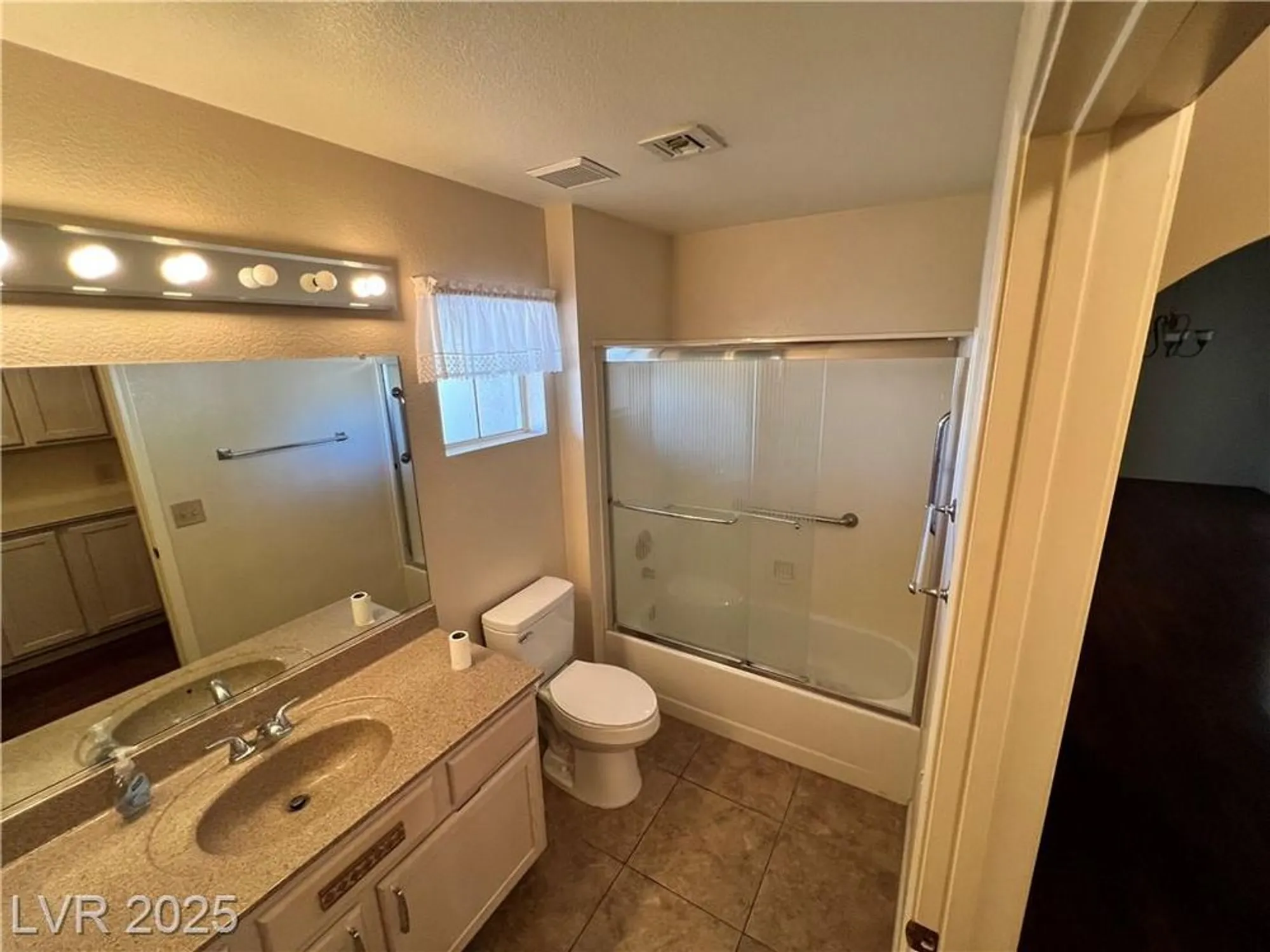 Property Slideshow image 13 of 20 | 2821 tumble brook dr, Las Vegas, NV, 89134