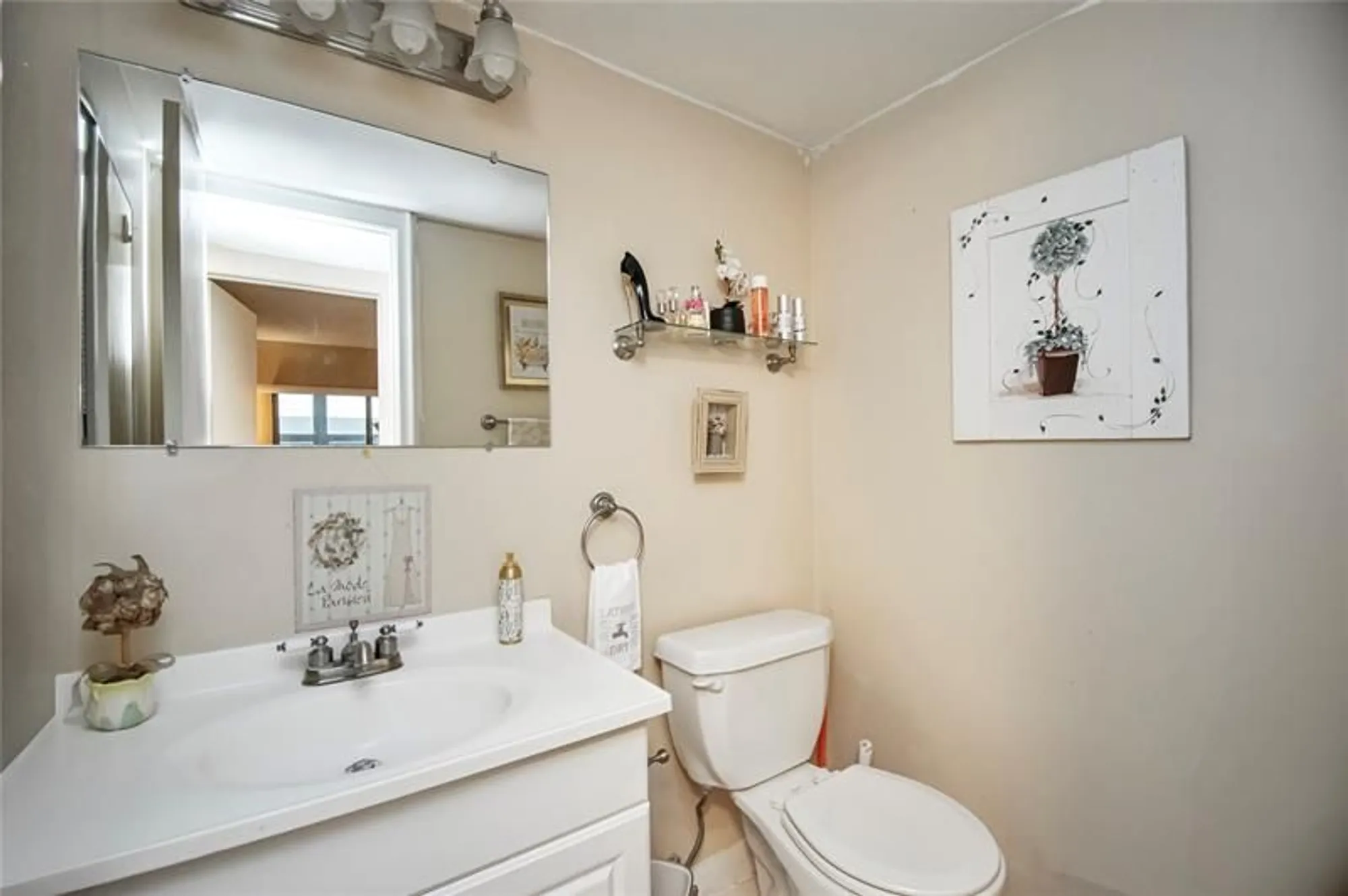 Property Slideshow image 19 of 30 | 235 kent n # 235, West Palm Beach, FL, 33417