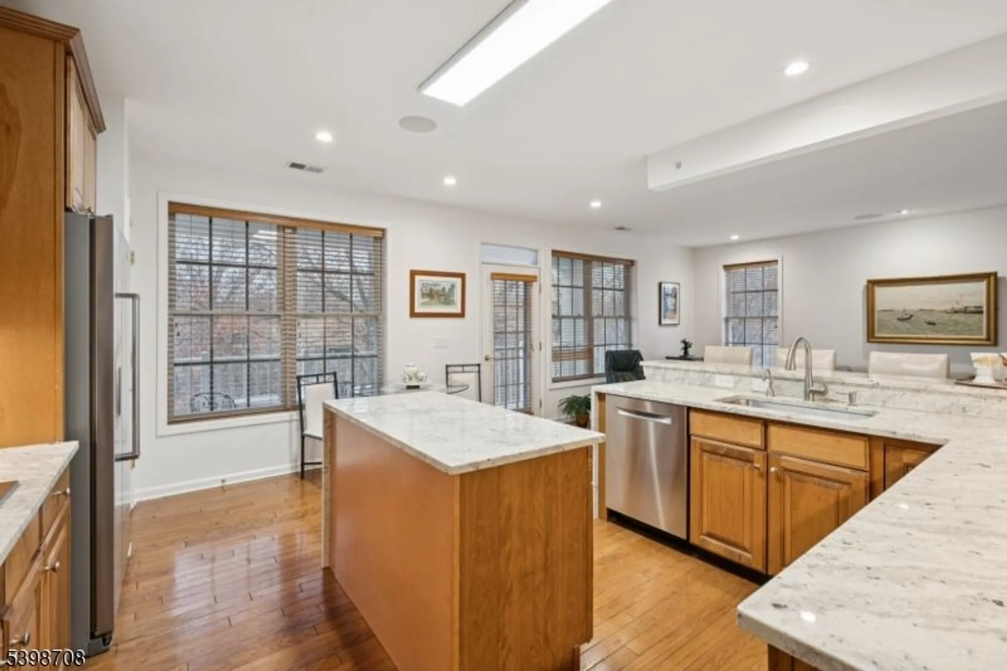 Property Slideshow image 15 of 35 | 911 holly ln # 11, Cedar Grove, NJ, 07009