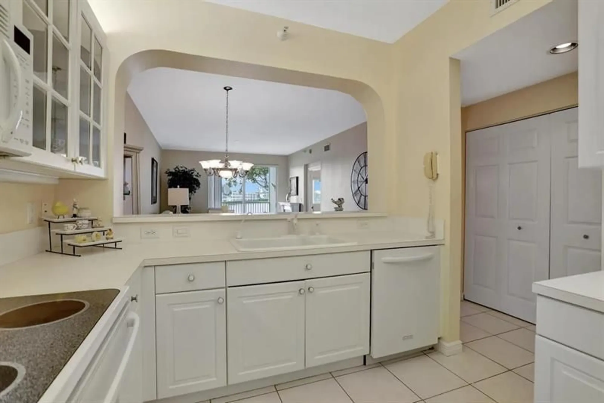 Property Slideshow image 6 of 13 | 7611 southampton ter 211, Tamarac, FL, 33321