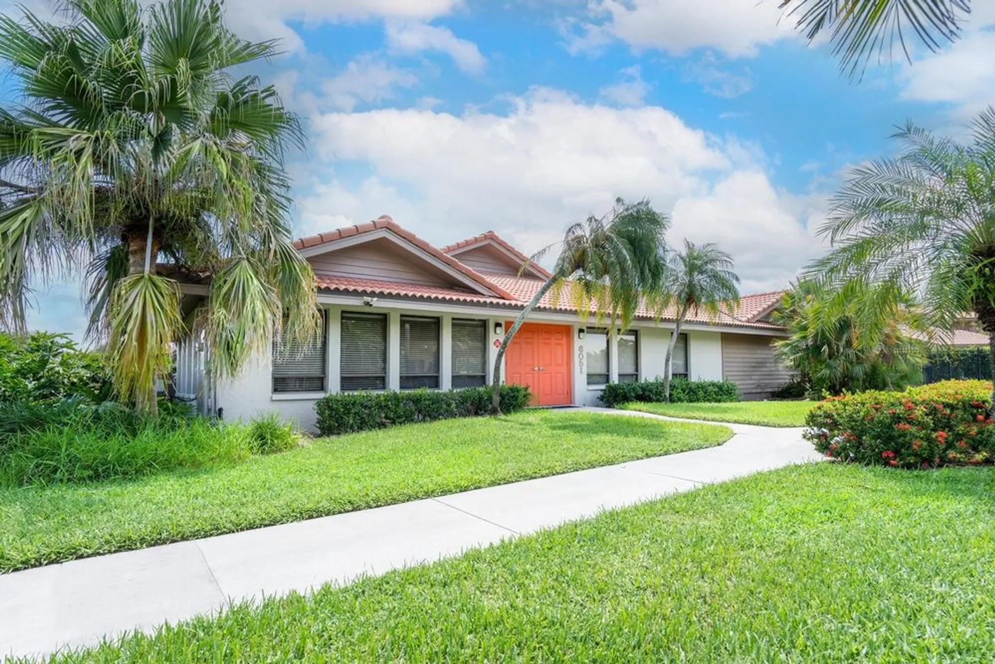 Property Slideshow image 42 of 49 | 4033 wilshire cir 139, Sarasota, FL, 34238