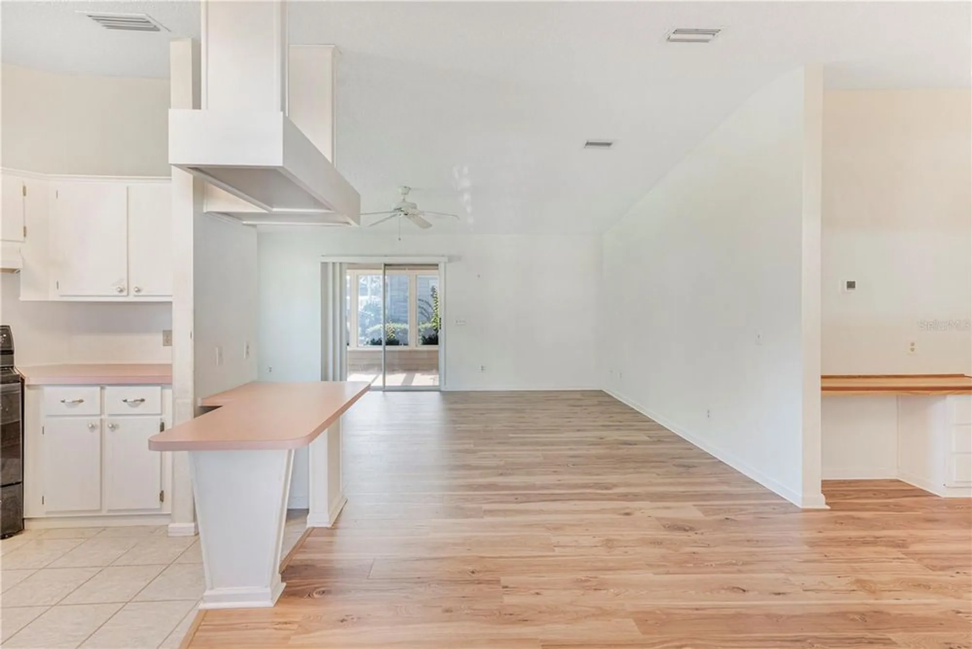 Property Slideshow image 6 of 33 | 1114 paradise dr, Lady Lake, FL, 32159