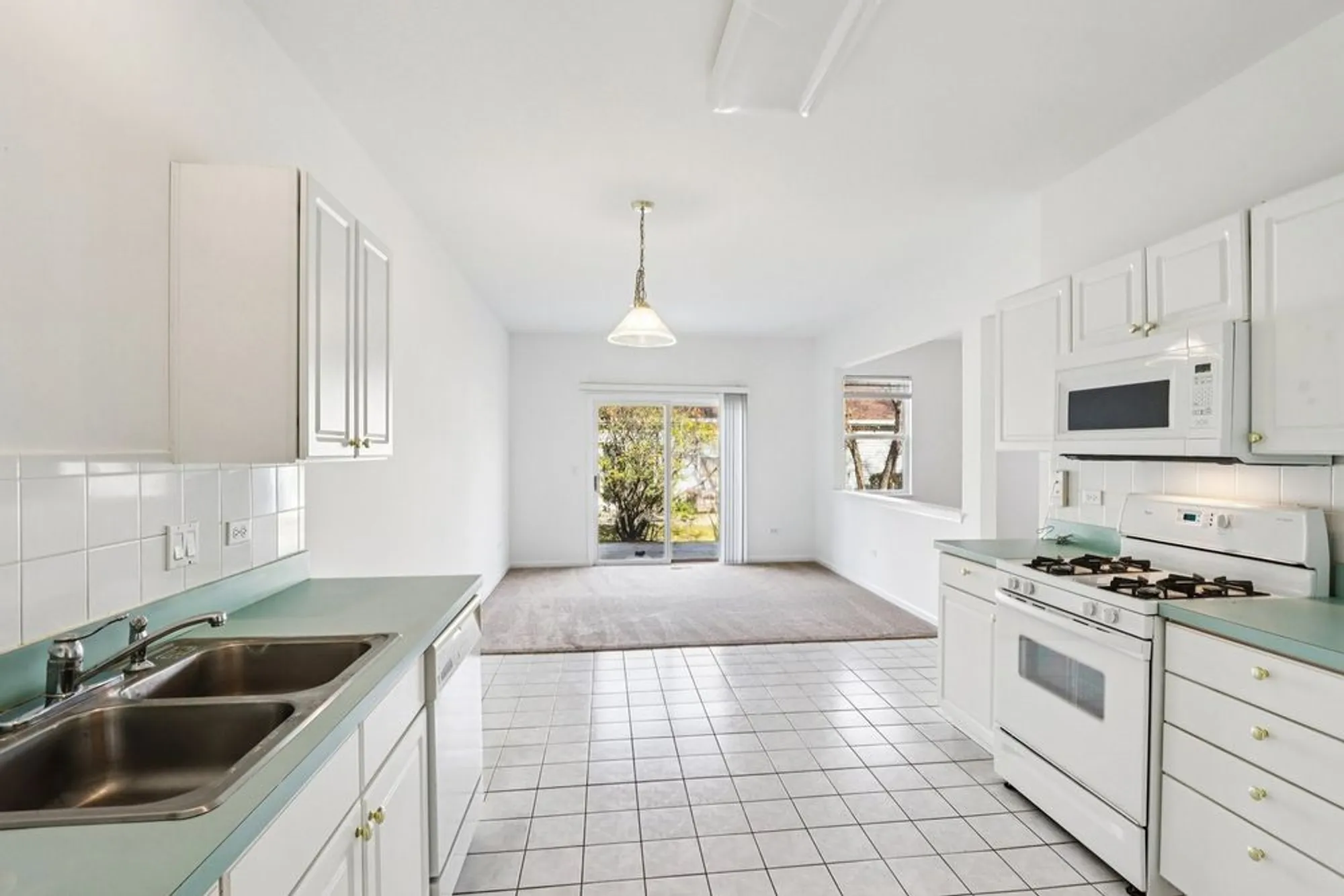 Property Slideshow image 11 of 38 | 13322 s bayberry ln, Plainfield, IL, 60544