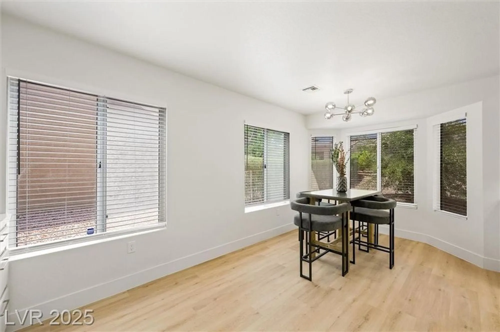 Property Slideshow image 19 of 40 | 2517 desert sands dr, Las Vegas, NV, 89134