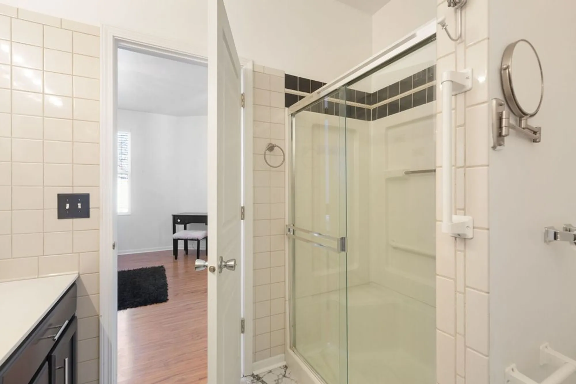 Property Slideshow image 11 of 16 | 94 w essington dr, Round Lake, IL, 60073