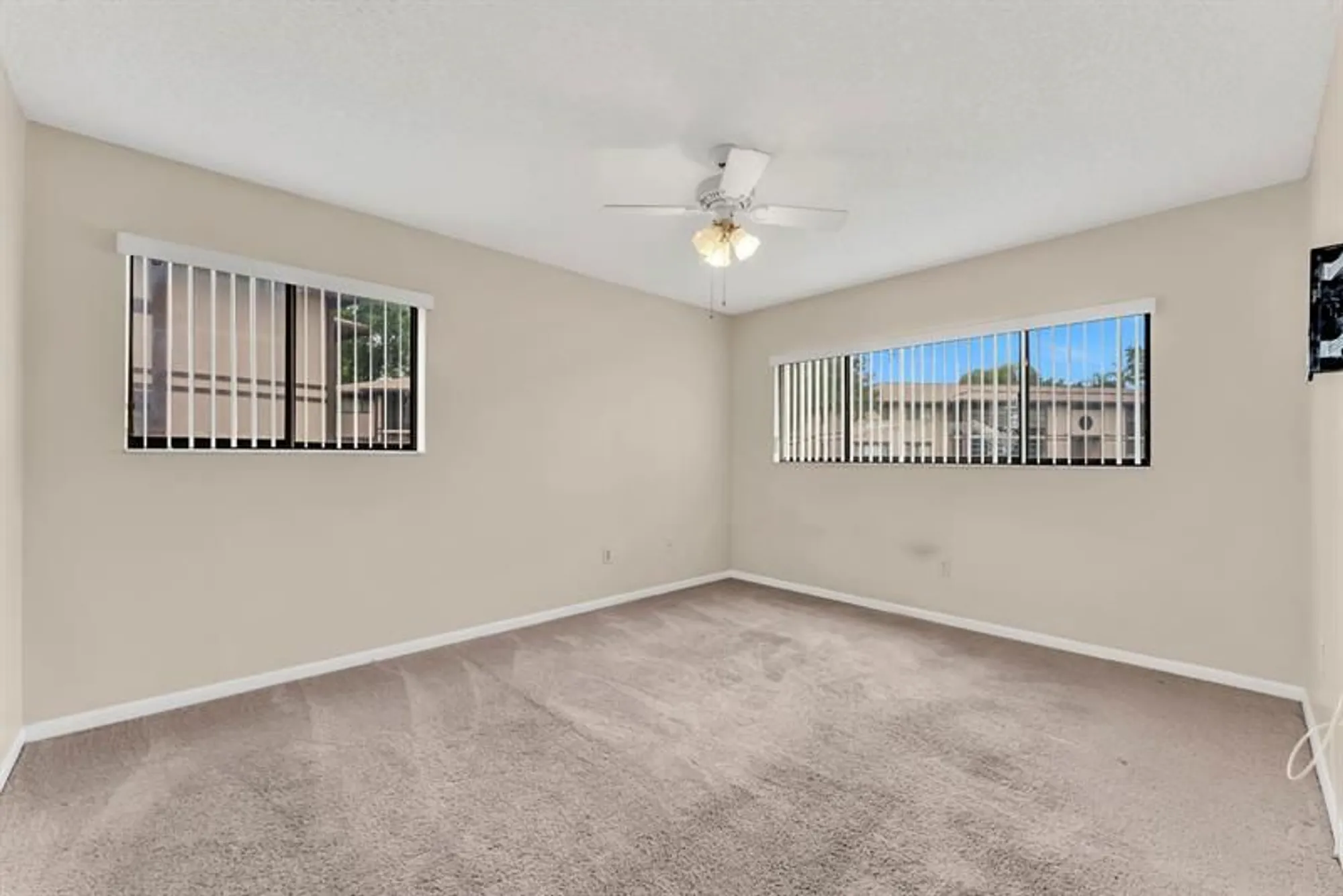 Property Slideshow image 13 of 29 | 9947 n belfort cir # 114, Tamarac, FL, 33321