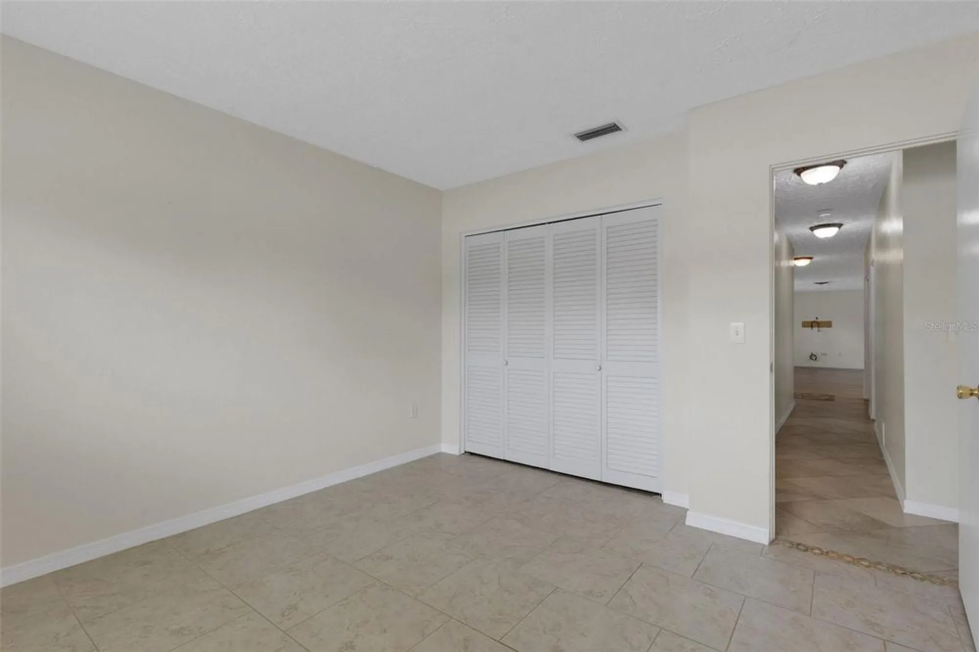 Property Slideshow image 27 of 33 | 5217 canterbury dr, Sarasota, FL, 34243