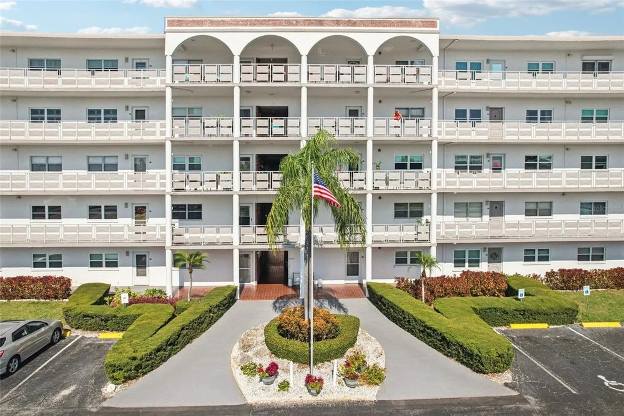 Property Slideshow image 4 of 76 | 5501 80th st n unit 505, Saint Petersburg, FL, 33709