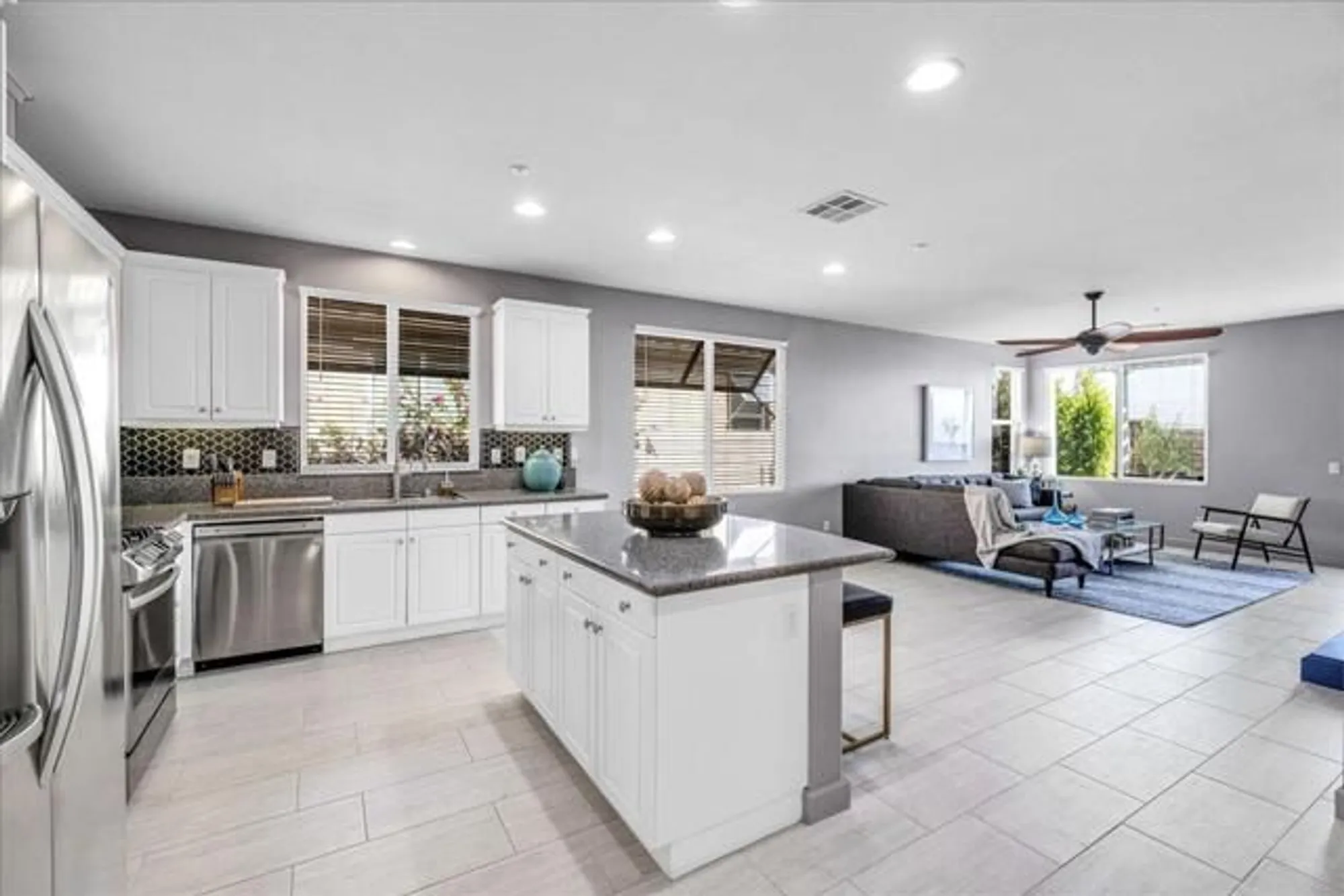 Property Slideshow image 12 of 48 | 2090 savanna way, Palm Springs, CA, 92262