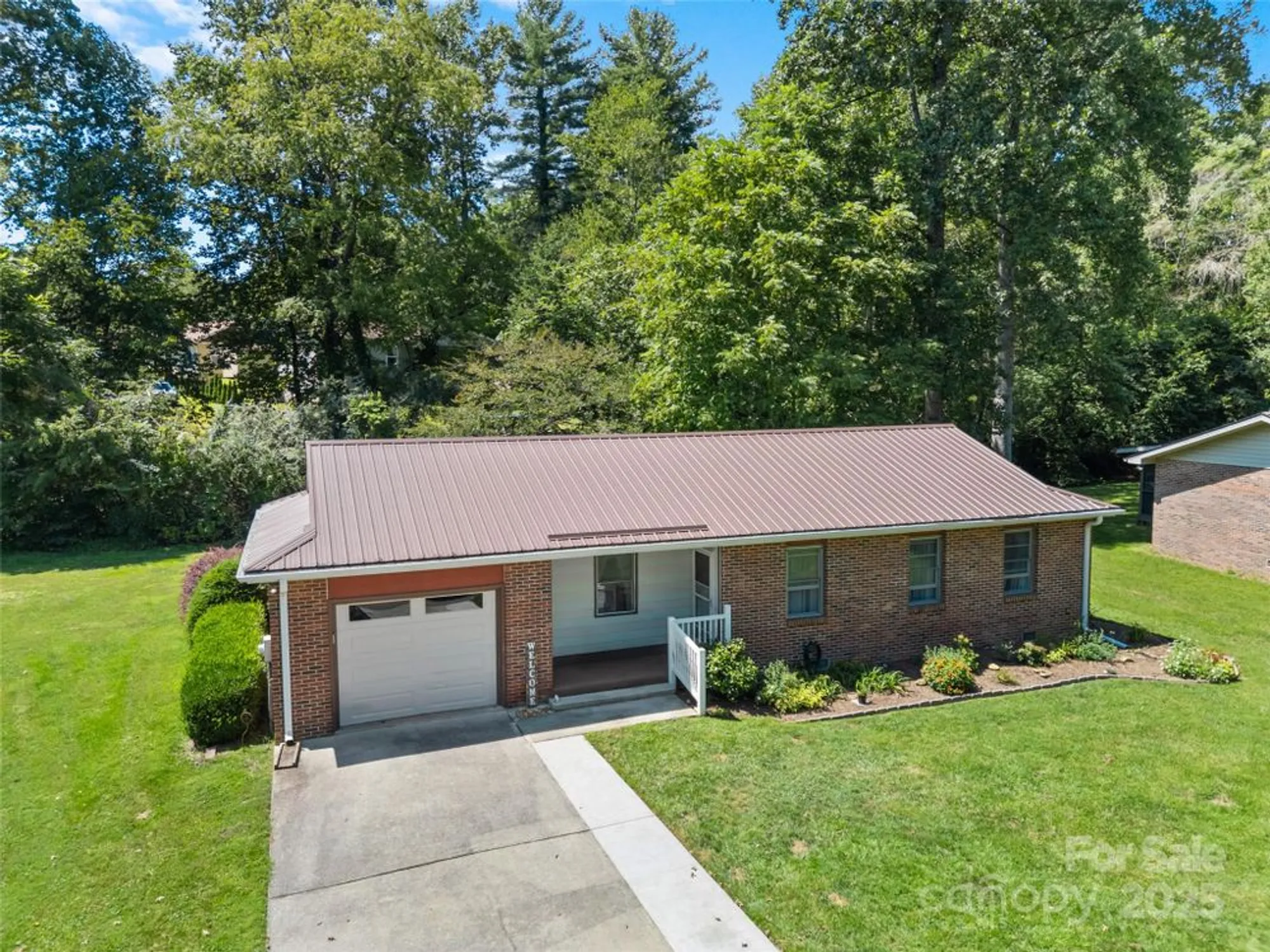 Property Slideshow image 4 of 37 | 33 resada dr, Brevard, NC, 28712