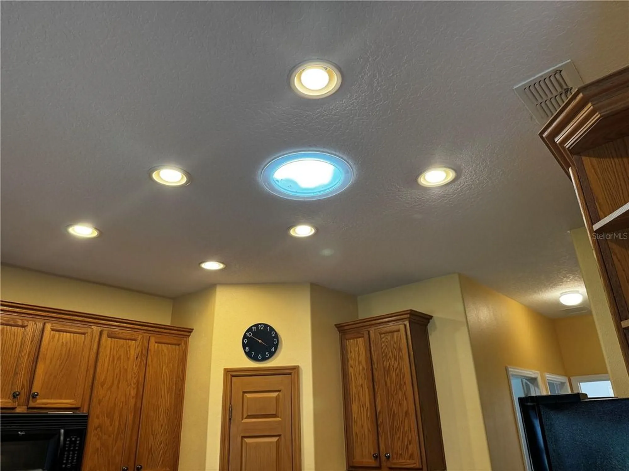 Property Slideshow image 31 of 68 | 100 vizcaya ct, Poinciana, FL, 34759