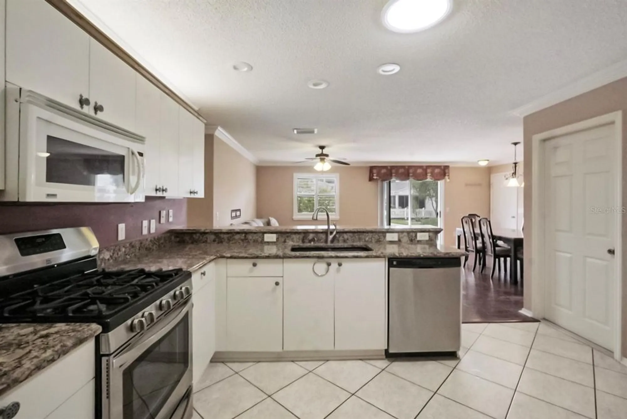 Property Slideshow image 12 of 32 | 17423 se 77th helmsdale ct, The Villages, FL, 32162