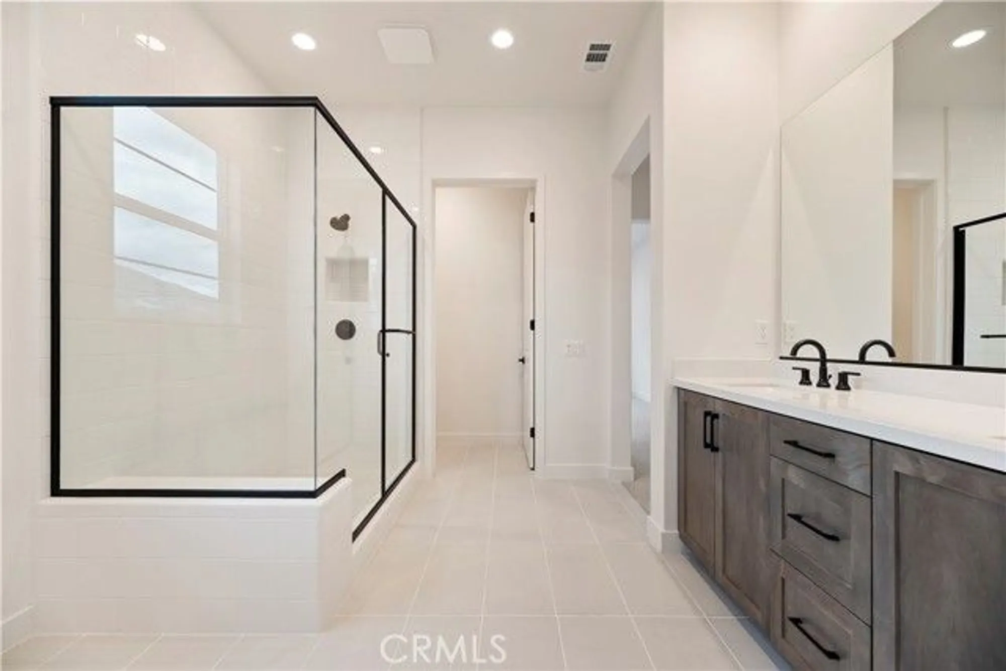 Property Slideshow image 8 of 22 | 28908 verdure ct, Santa Clarita, CA, 91350