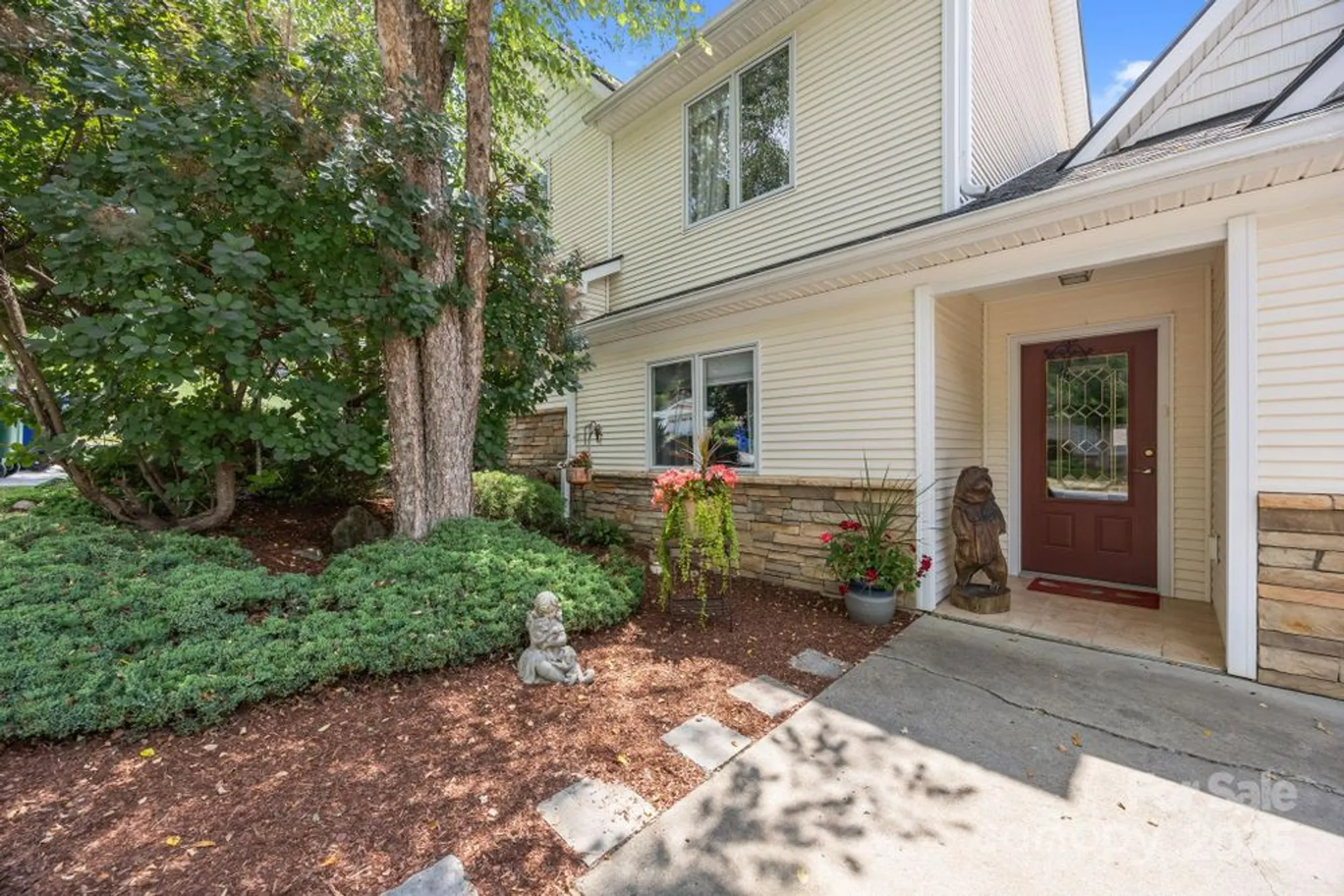 Property Slideshow image 3 of 30 | 8 beekeeper trl, Swannanoa, NC, 28778