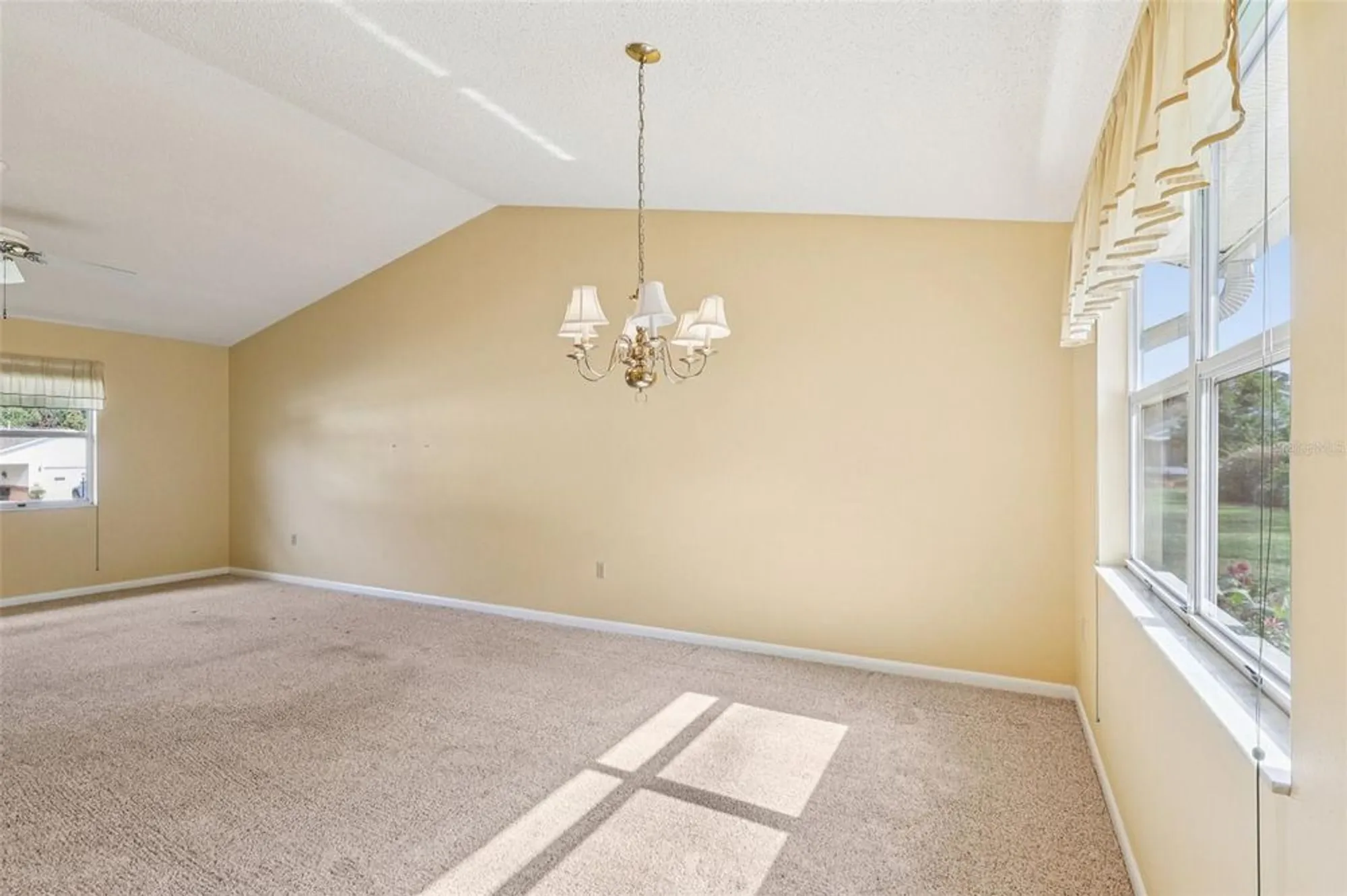 Property Slideshow image 11 of 38 | 305 brigadoon cir, Leesburg, FL, 34788
