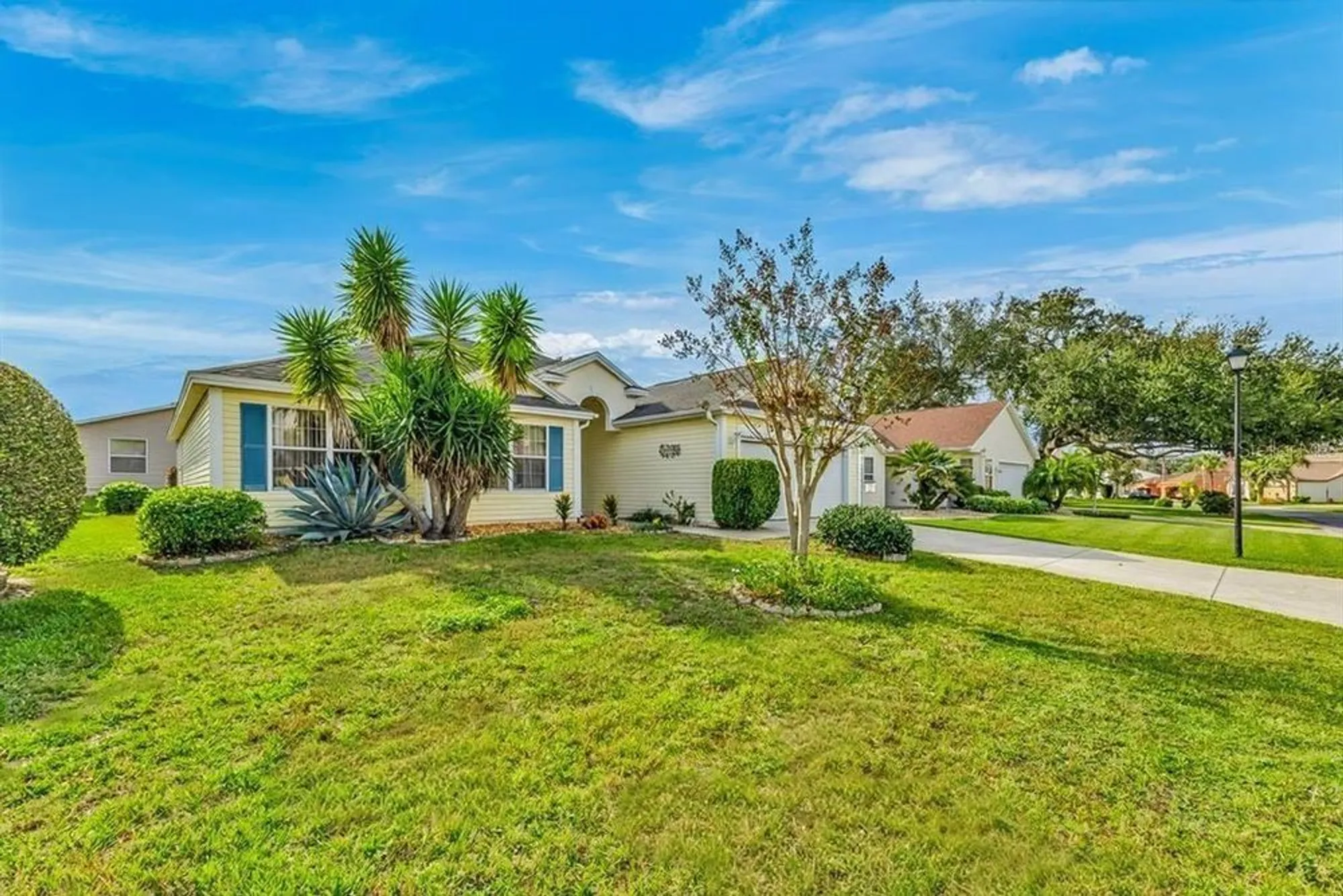 Property Slideshow image 2 of 34 | 528 carrera dr, Lady Lake, FL, 32159