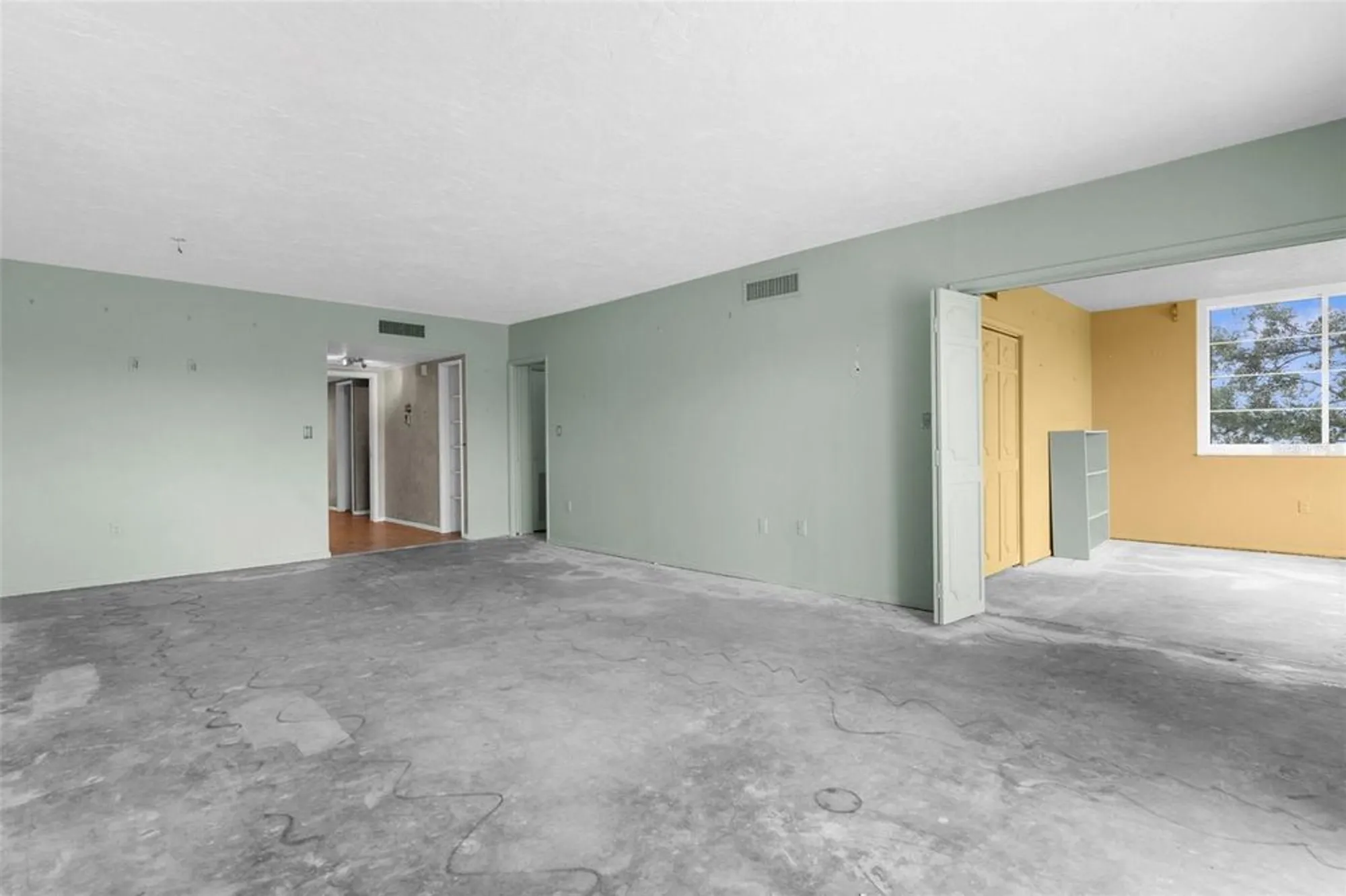 Property Slideshow image 8 of 23 | 7461 w country club dr 310, Sarasota, FL, 34243