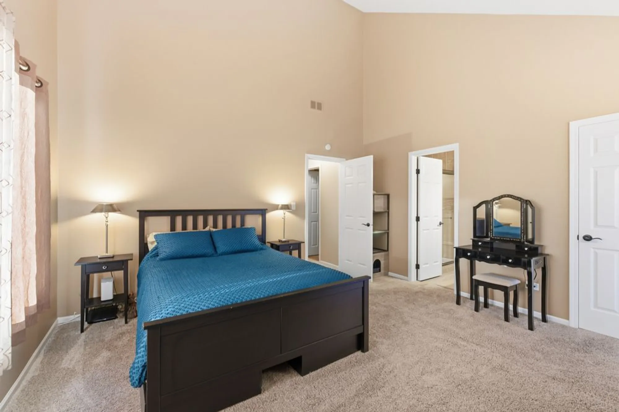 Property Slideshow image 14 of 37 | 294 mallard pt a, Lake Barrington, IL, 60010