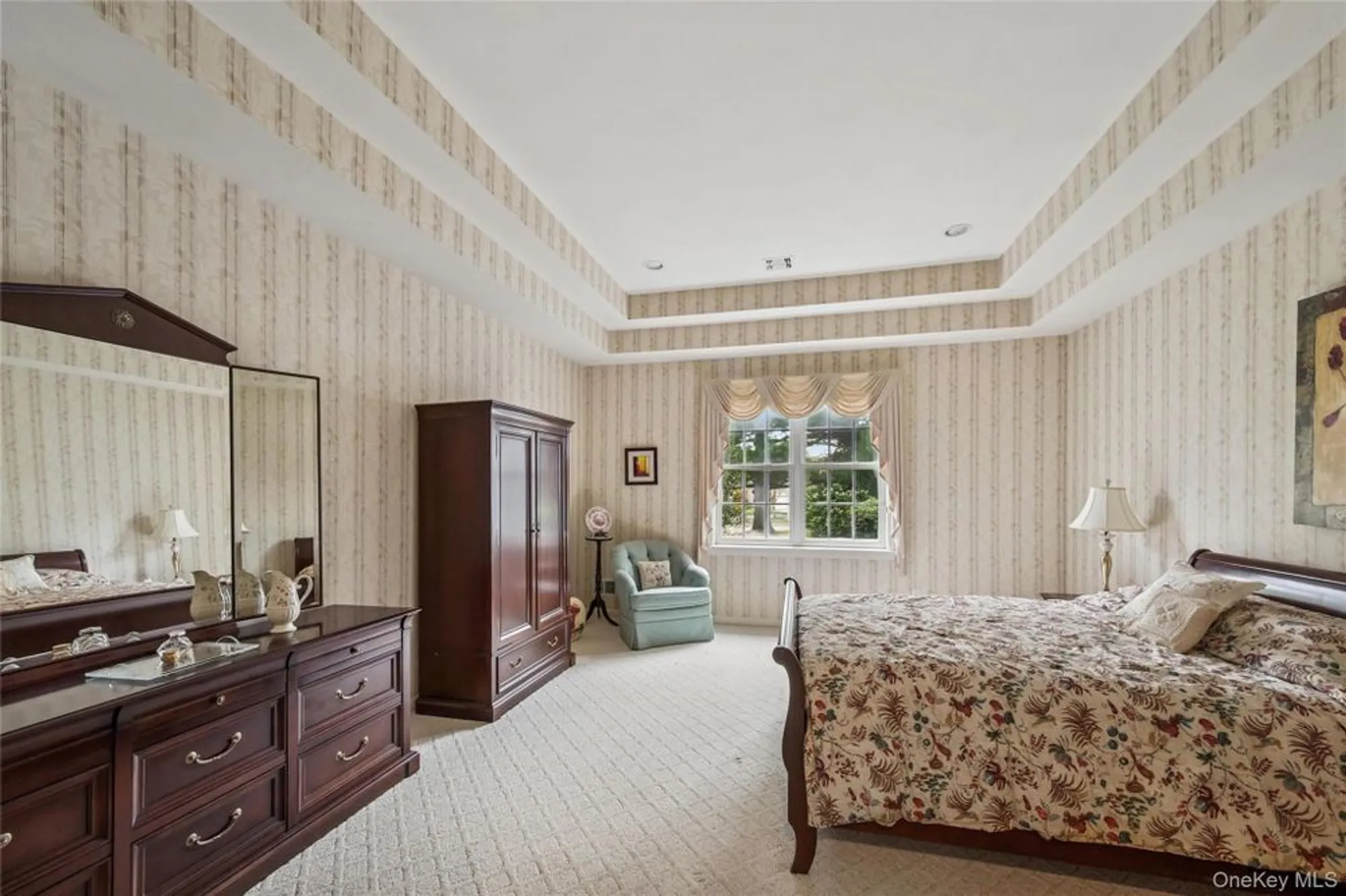 Property Slideshow image 11 of 20 | 652 balfour pl, Melville, NY, 11747