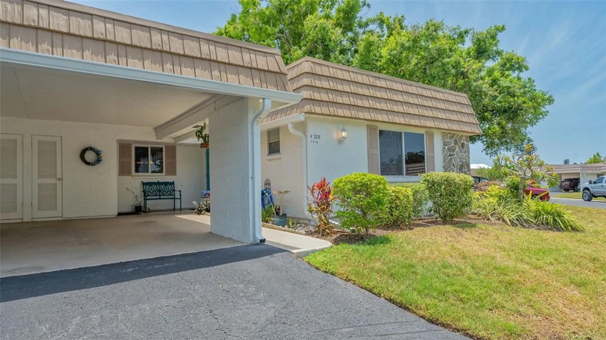 Property Slideshow image 9 of 86 | 2016 riverbluff pkwy v328, Sarasota, FL, 34231